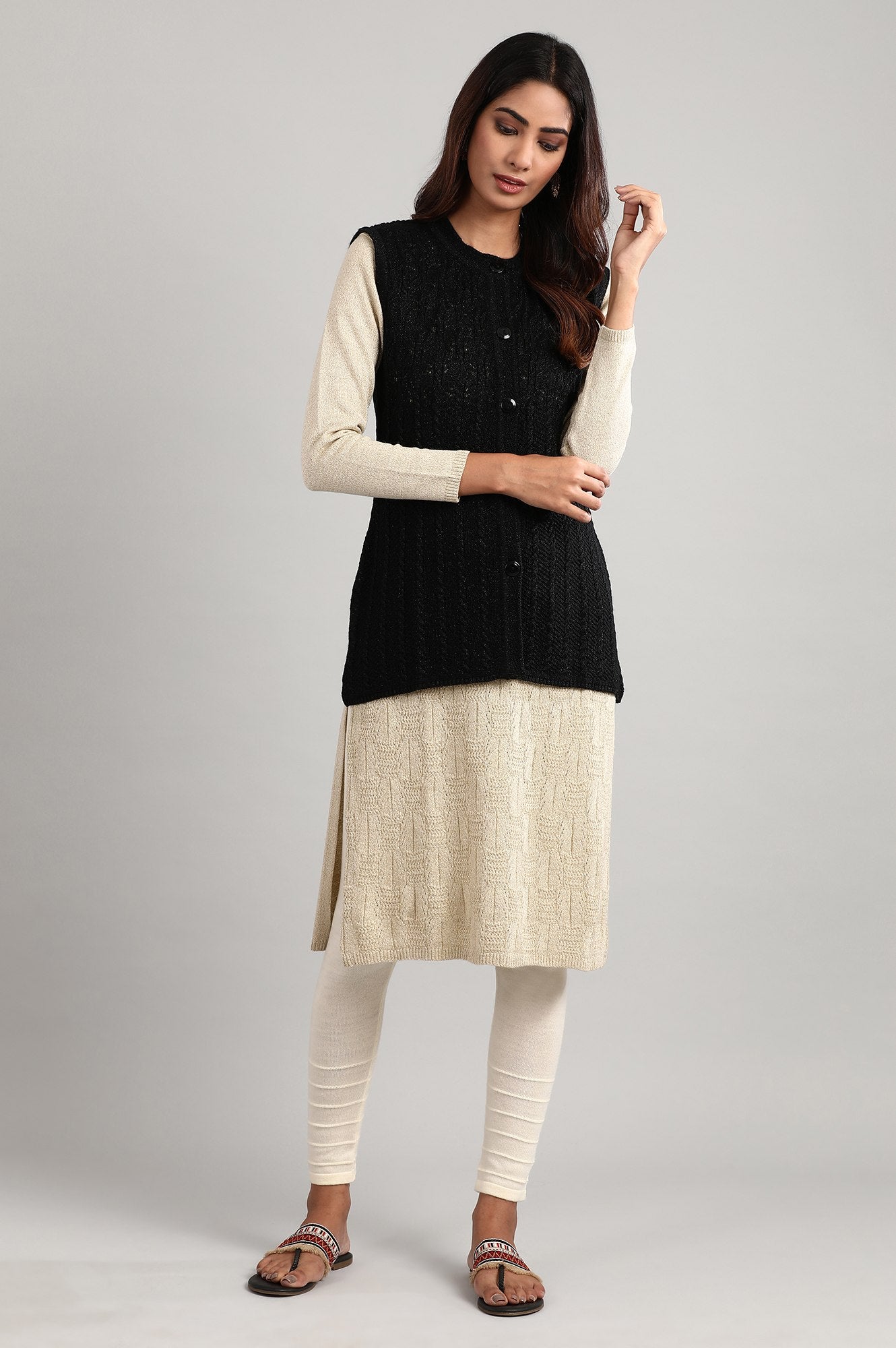 Black Round Neck Sleeveless Sweater