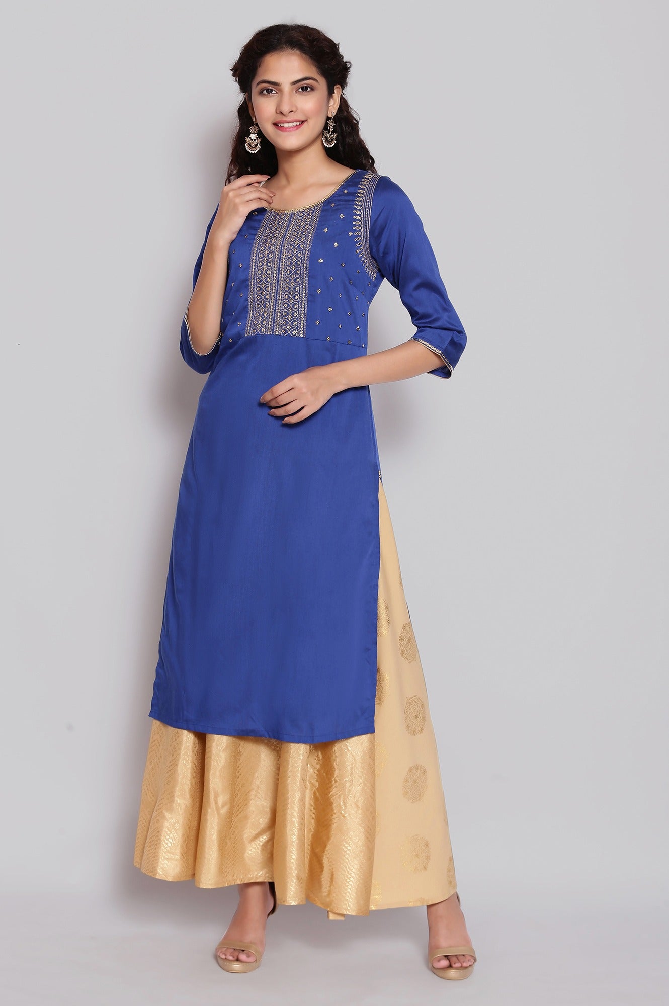 Blue Embroidered Solid Straight kurta