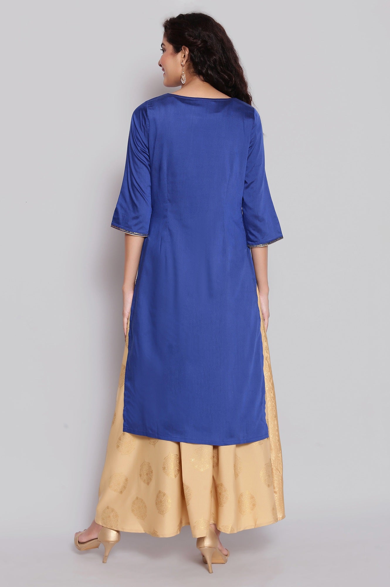 Blue Embroidered Solid Straight kurta