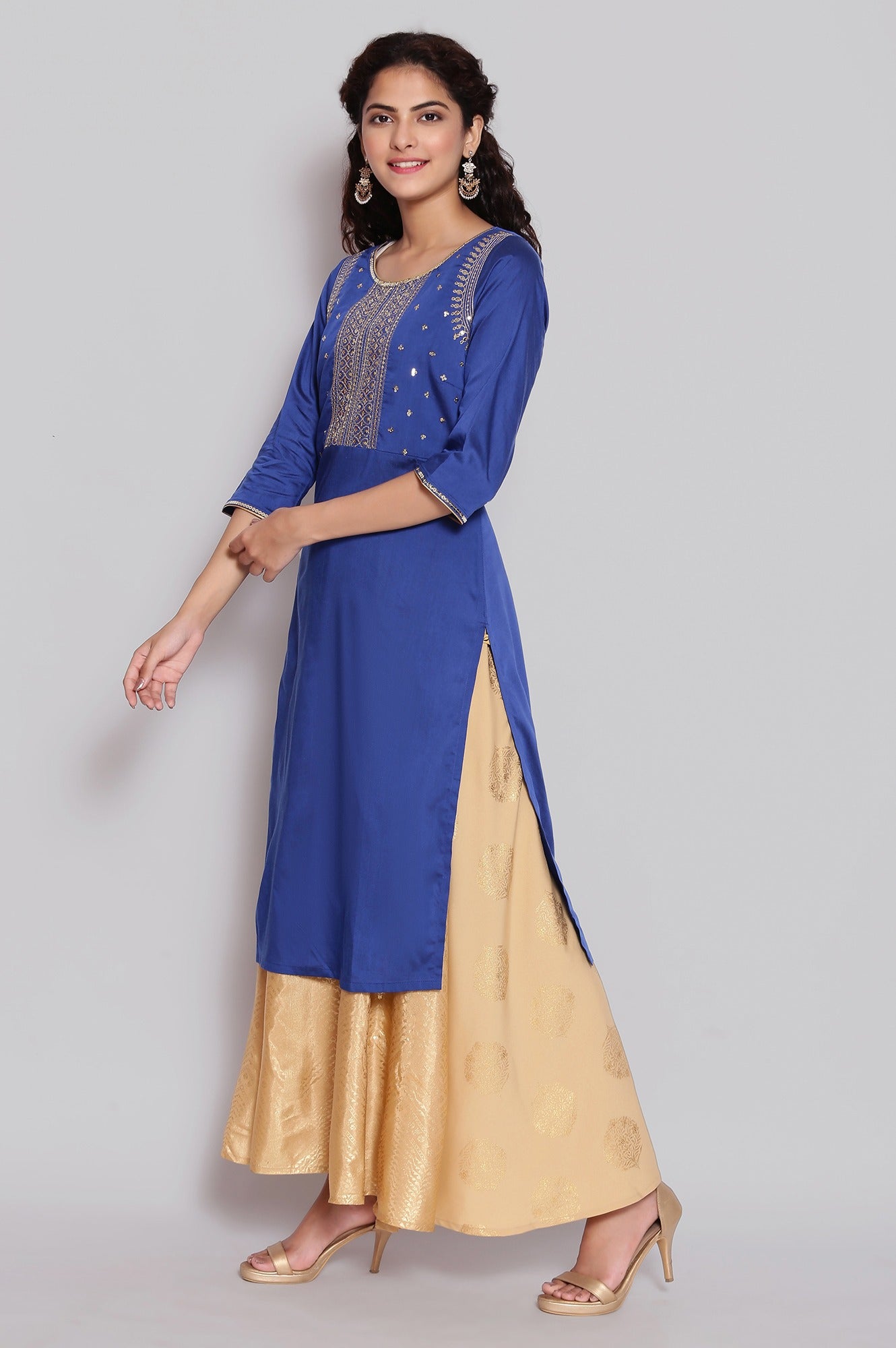 Blue Embroidered Solid Straight kurta