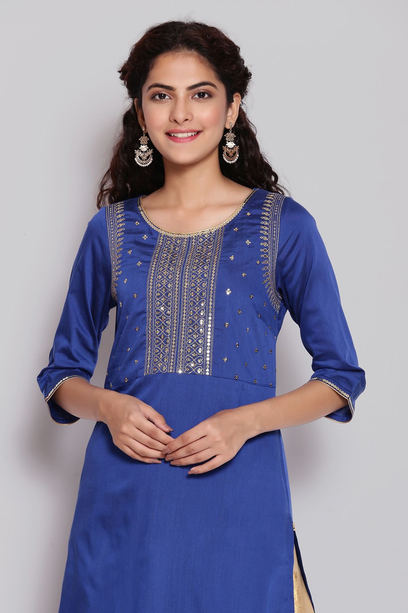 Blue Embroidered Solid Straight kurta