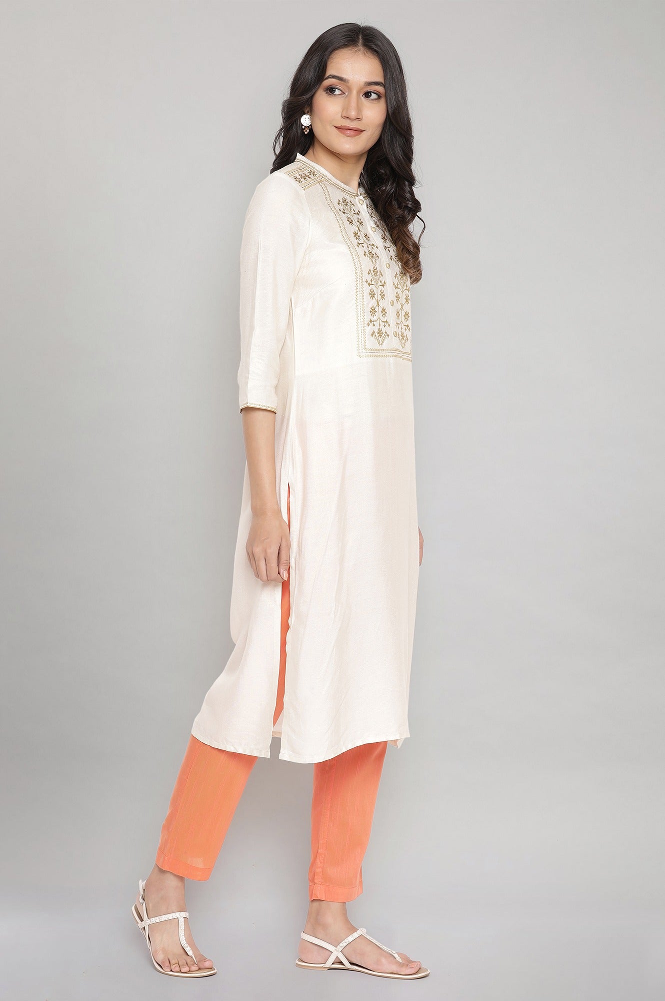 Off-White Embroidered Straight kurta