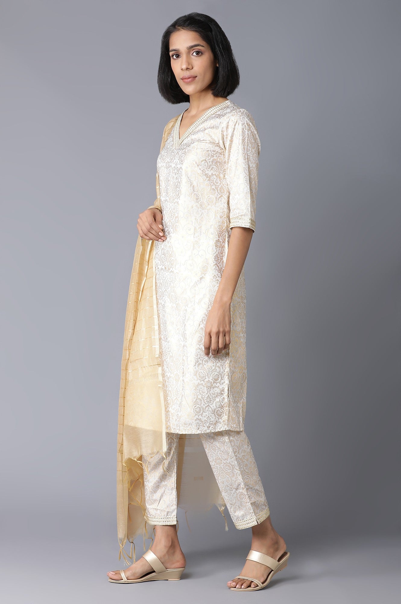 Off-White Yarn-Dyed Straight kurta-Trousers-Dupatta Set