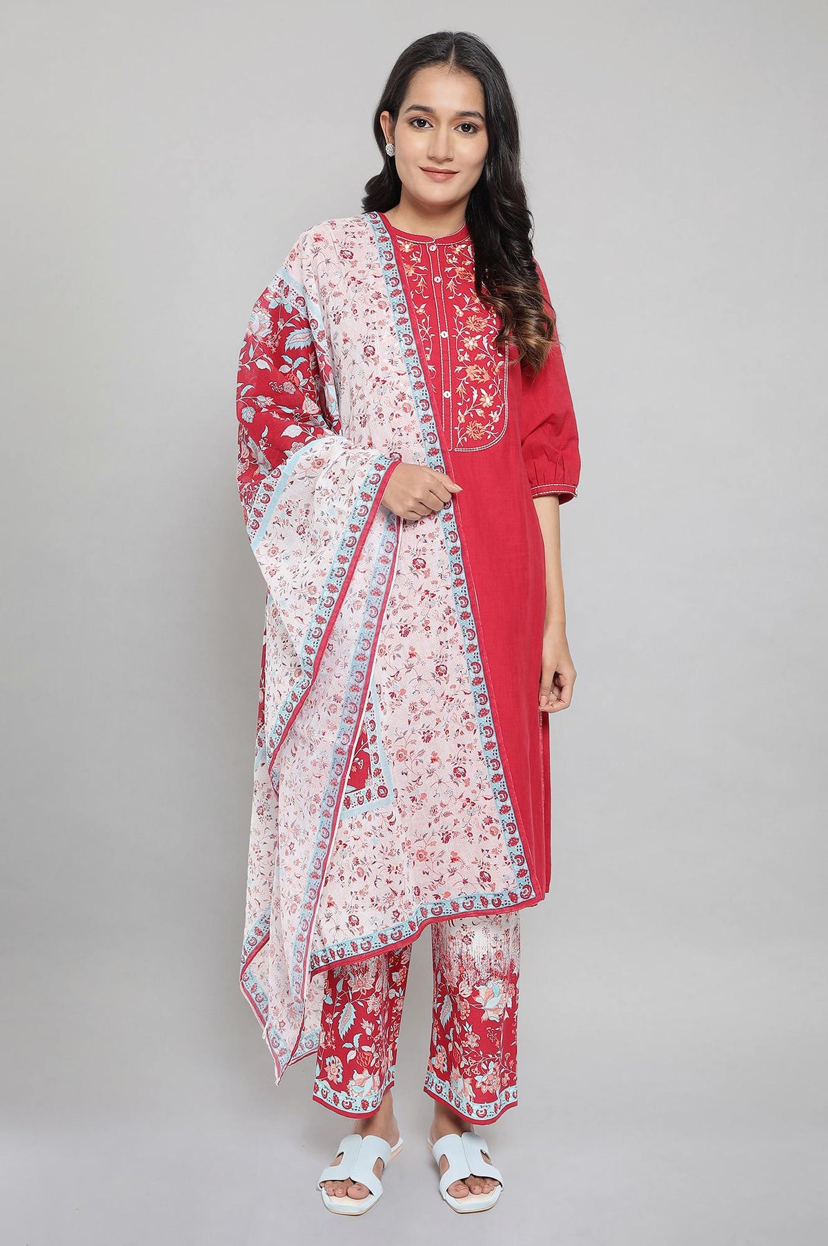 Red Embroidered kurta Set - M