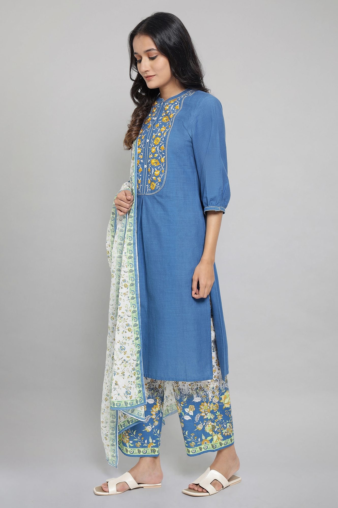 Blue Embroidered kurta Set