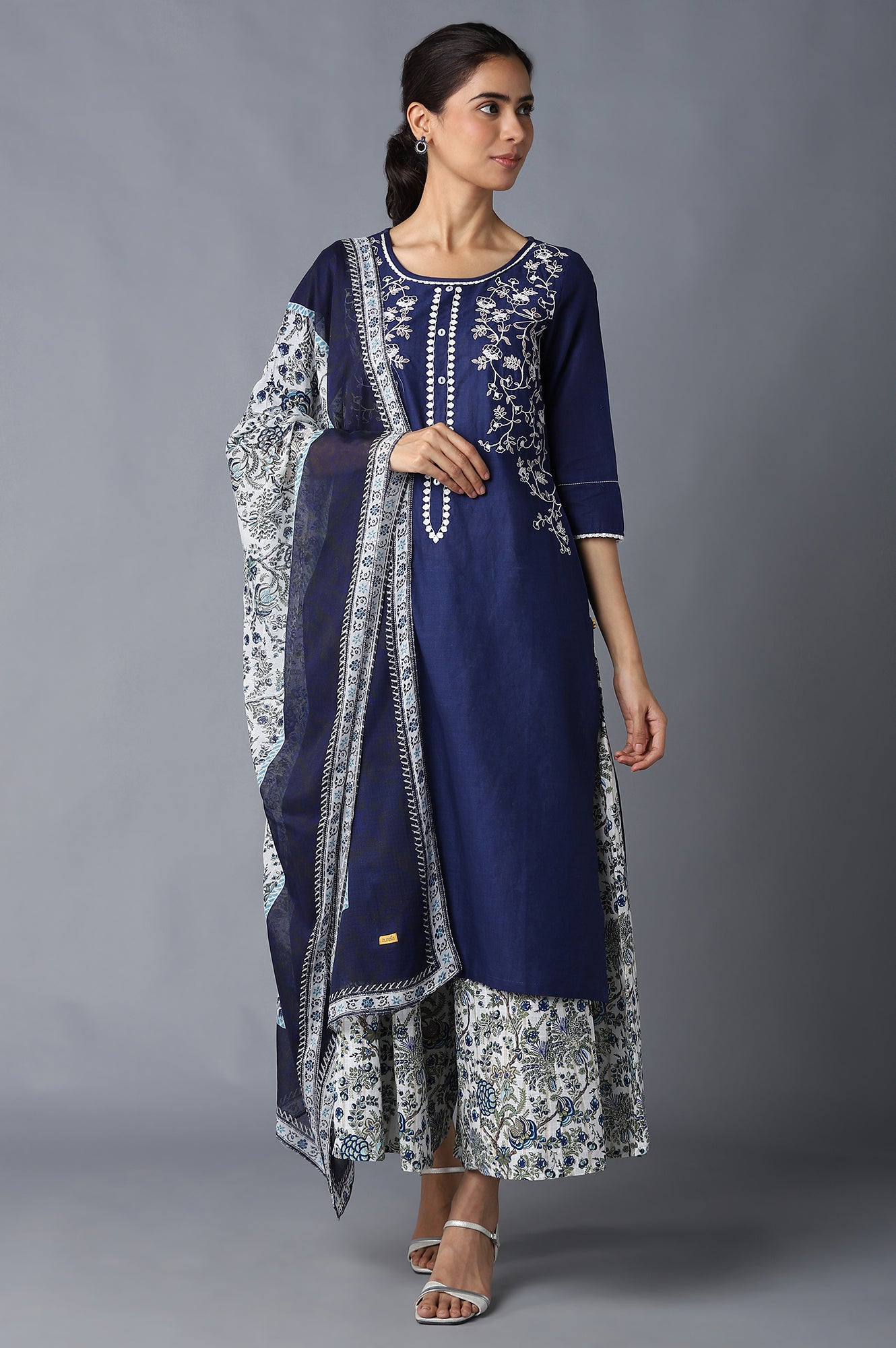 Blue Embroidered kurta Set