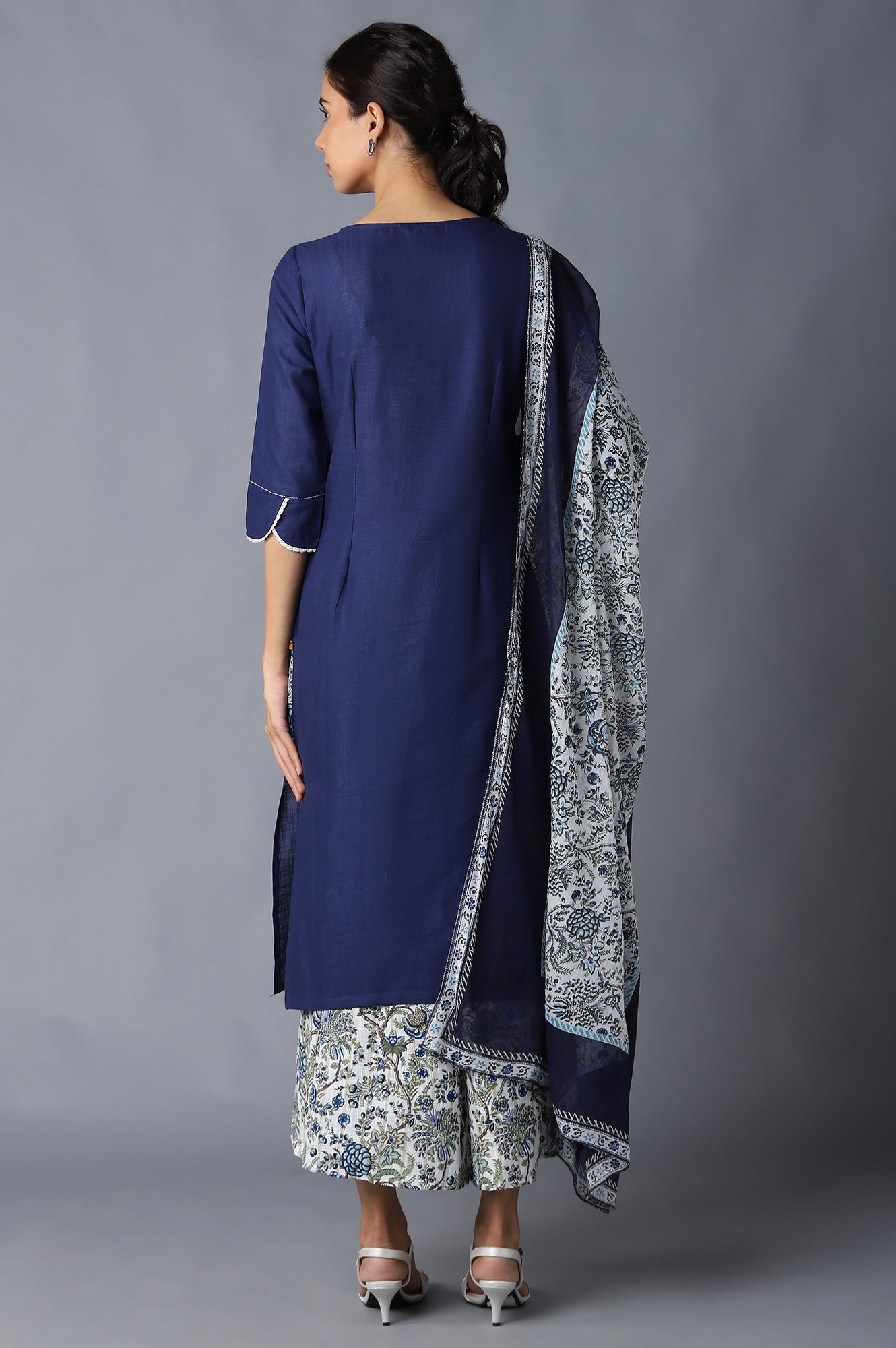 Blue Embroidered kurta Set