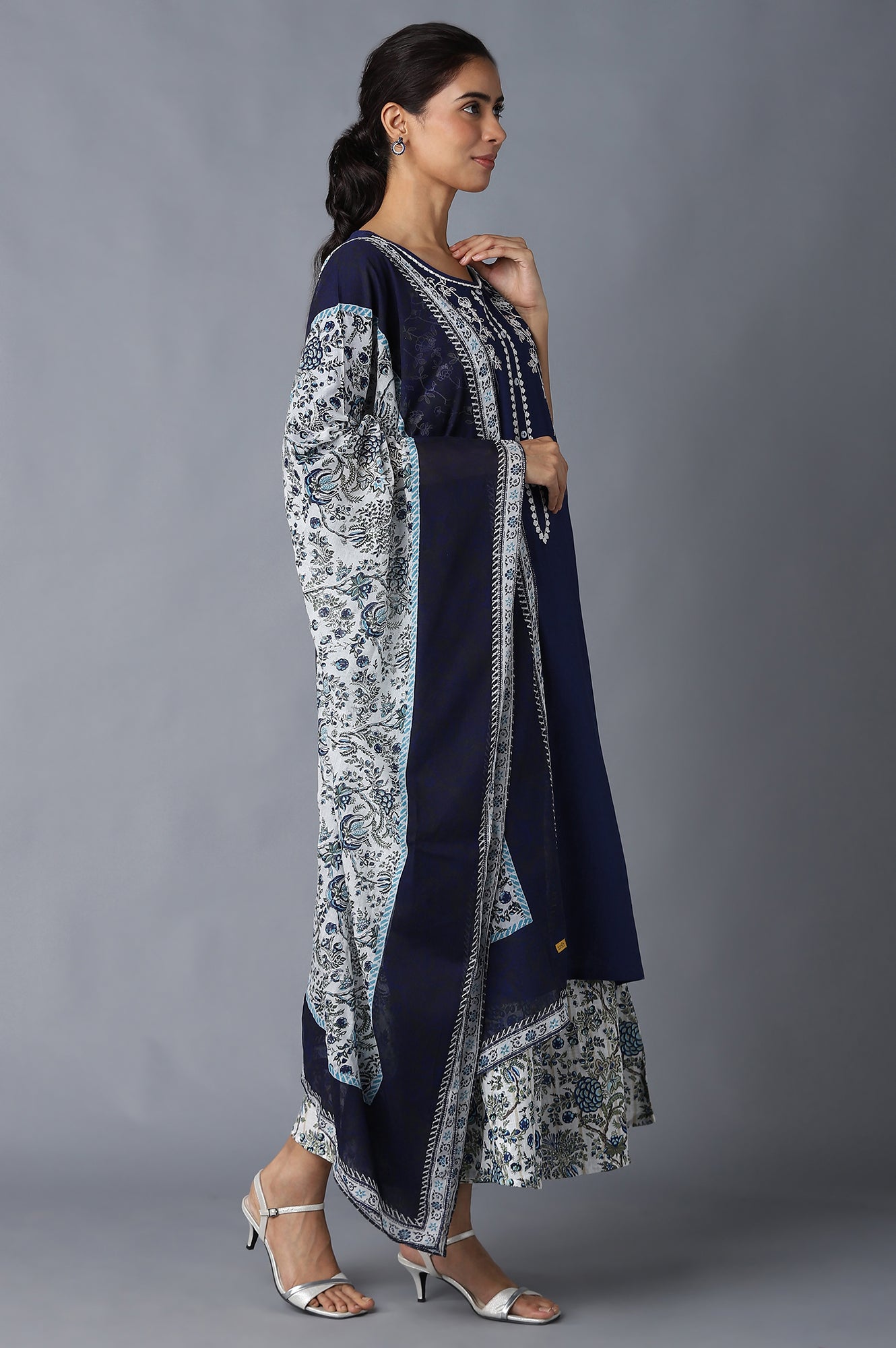 Blue Embroidered kurta Set