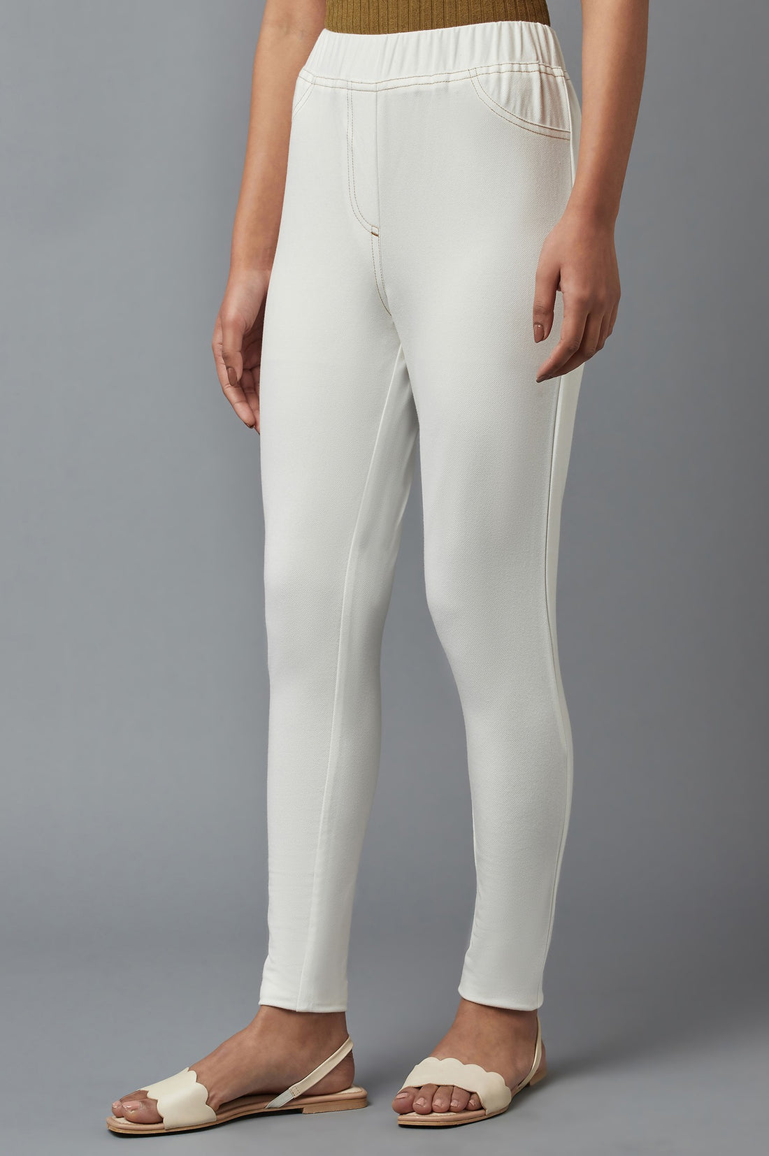 White Solid Skinny Fit Cotton Jeggings With Elasticated Waist