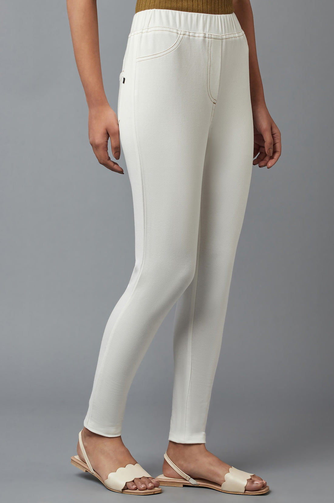 White Solid Skinny Fit Cotton Jeggings With Elasticated Waist