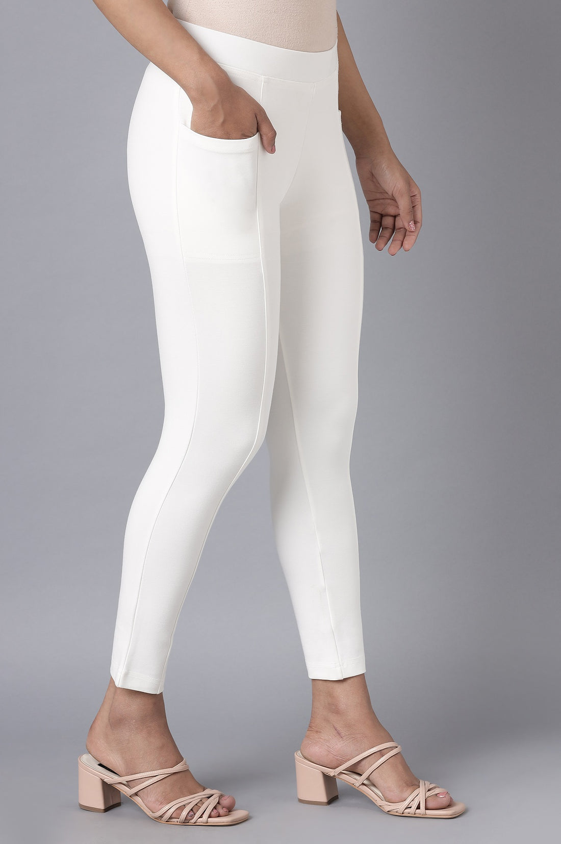 White Solid Straight Fit Pants With Elasticated Waist