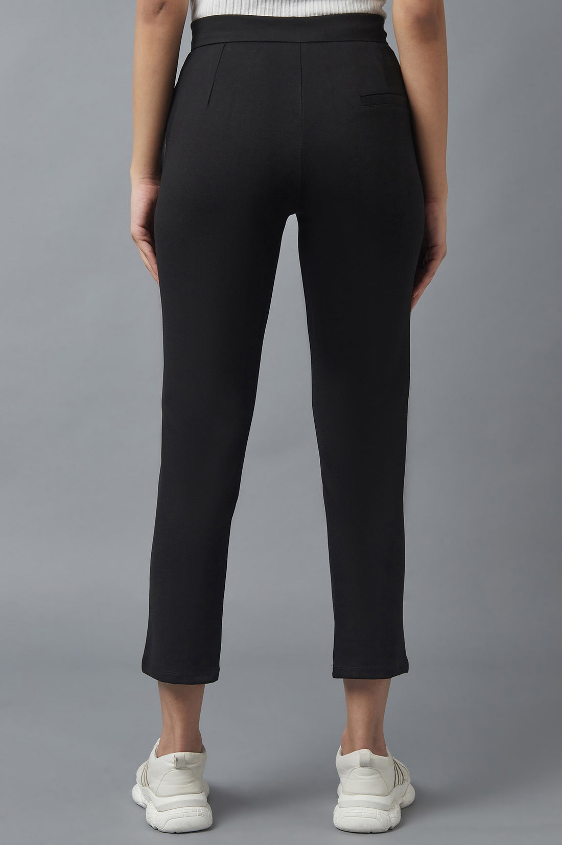 Black Solid Straight Fit Trousers With Pintuck Detail