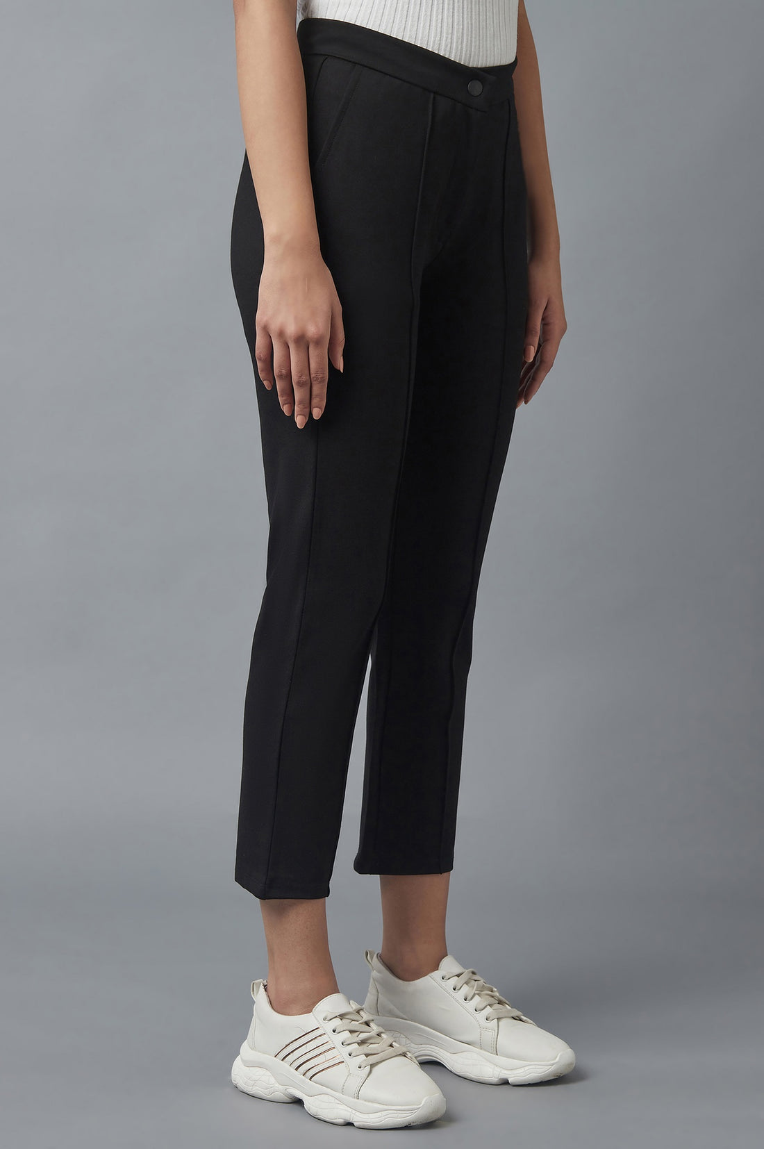 Black Solid Straight Fit Trousers With Pintuck Detail
