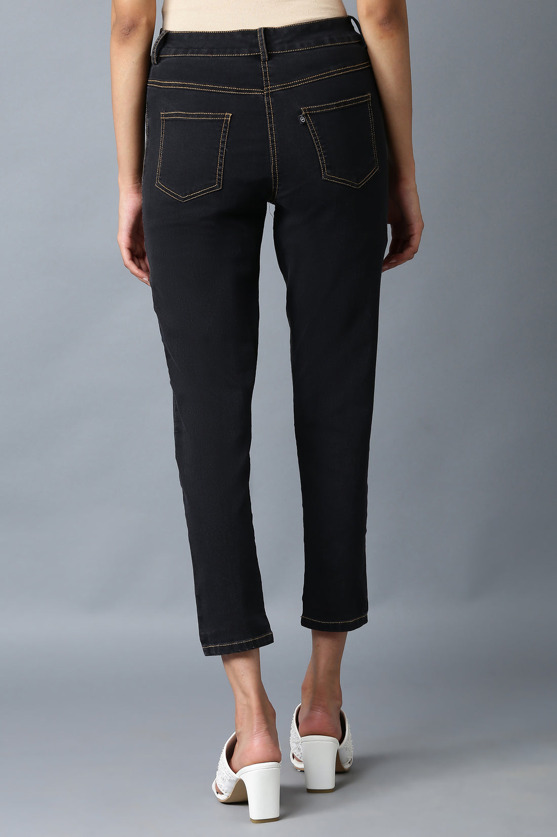 Grey Solid Slim Fit Denim Pants With Front Zip Closure