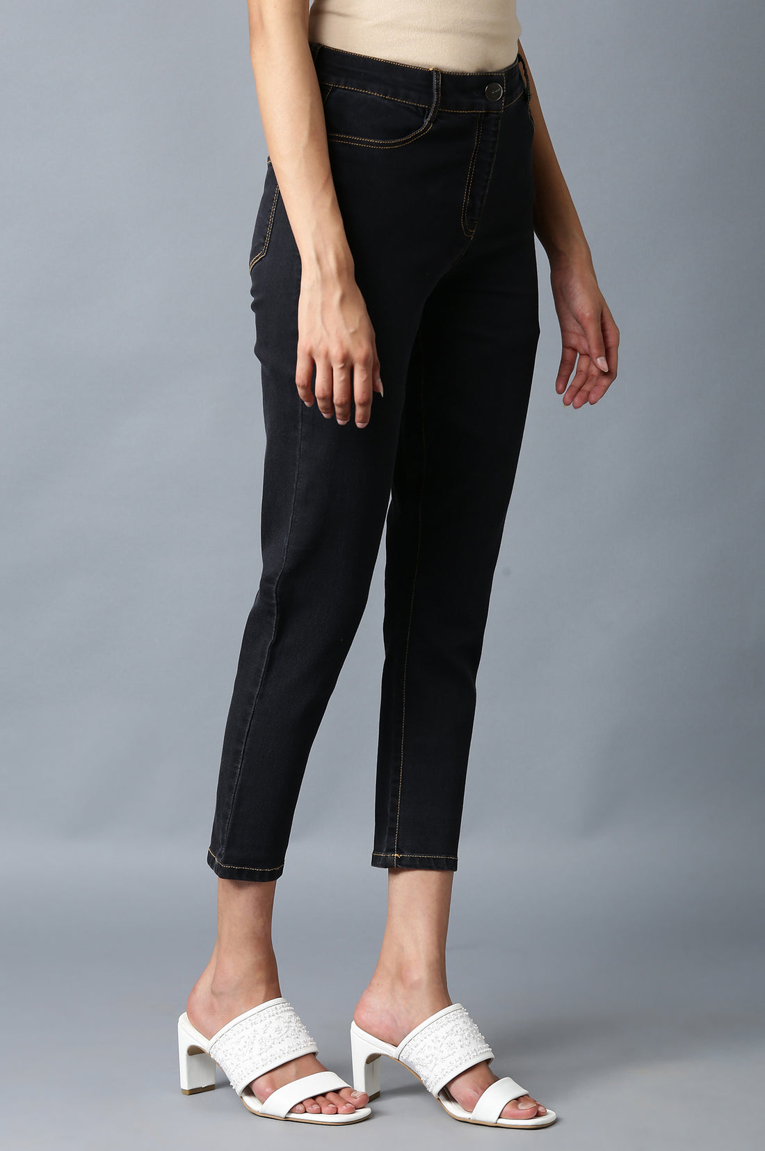 Grey Solid Slim Fit Denim Pants With Front Zip Closure