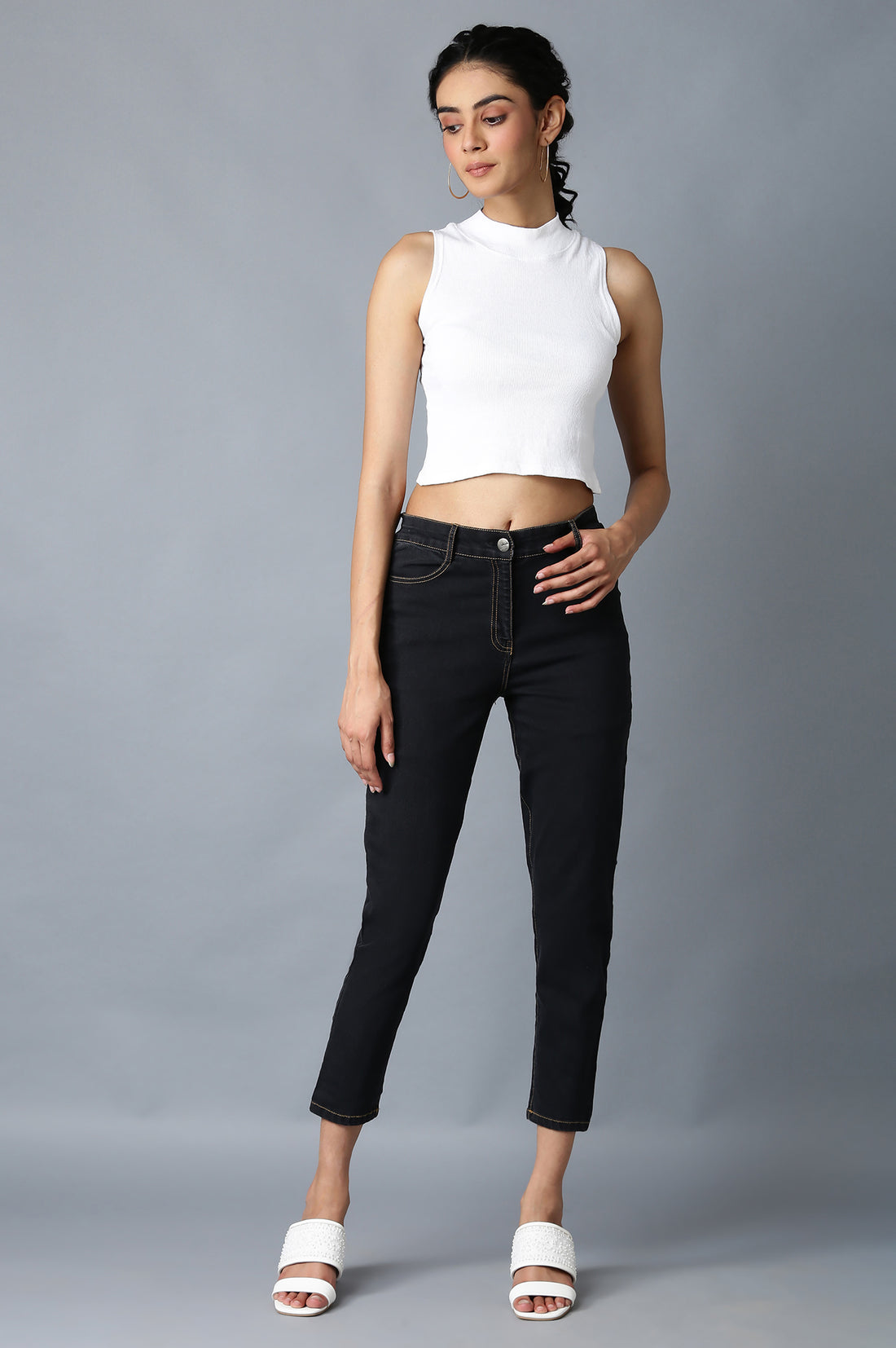 Grey Solid Slim Fit Denim Pants With Front Zip Closure