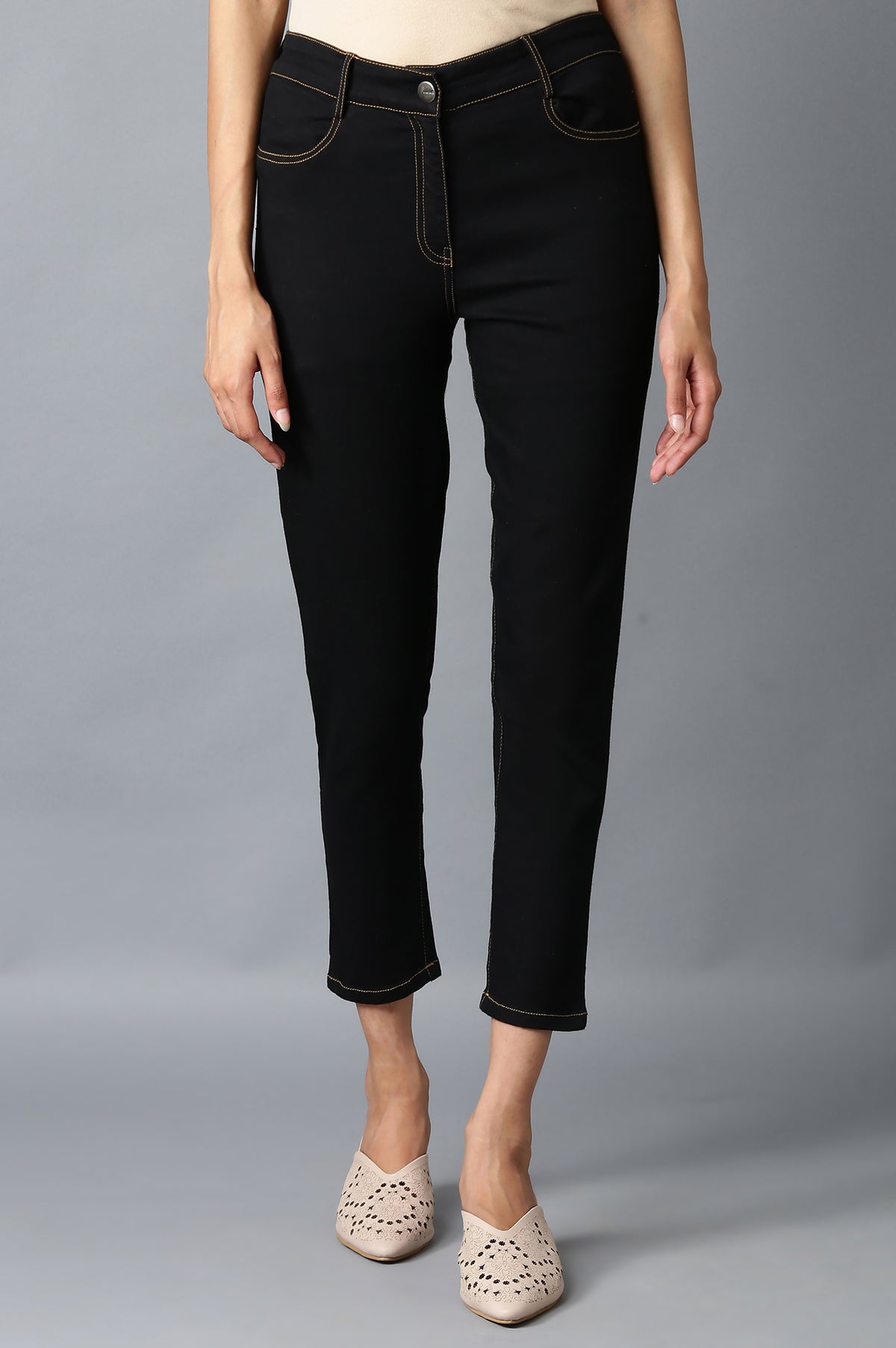 Elleven Women's Black Solid Slim Fit Denim Pants With Front Zip - S