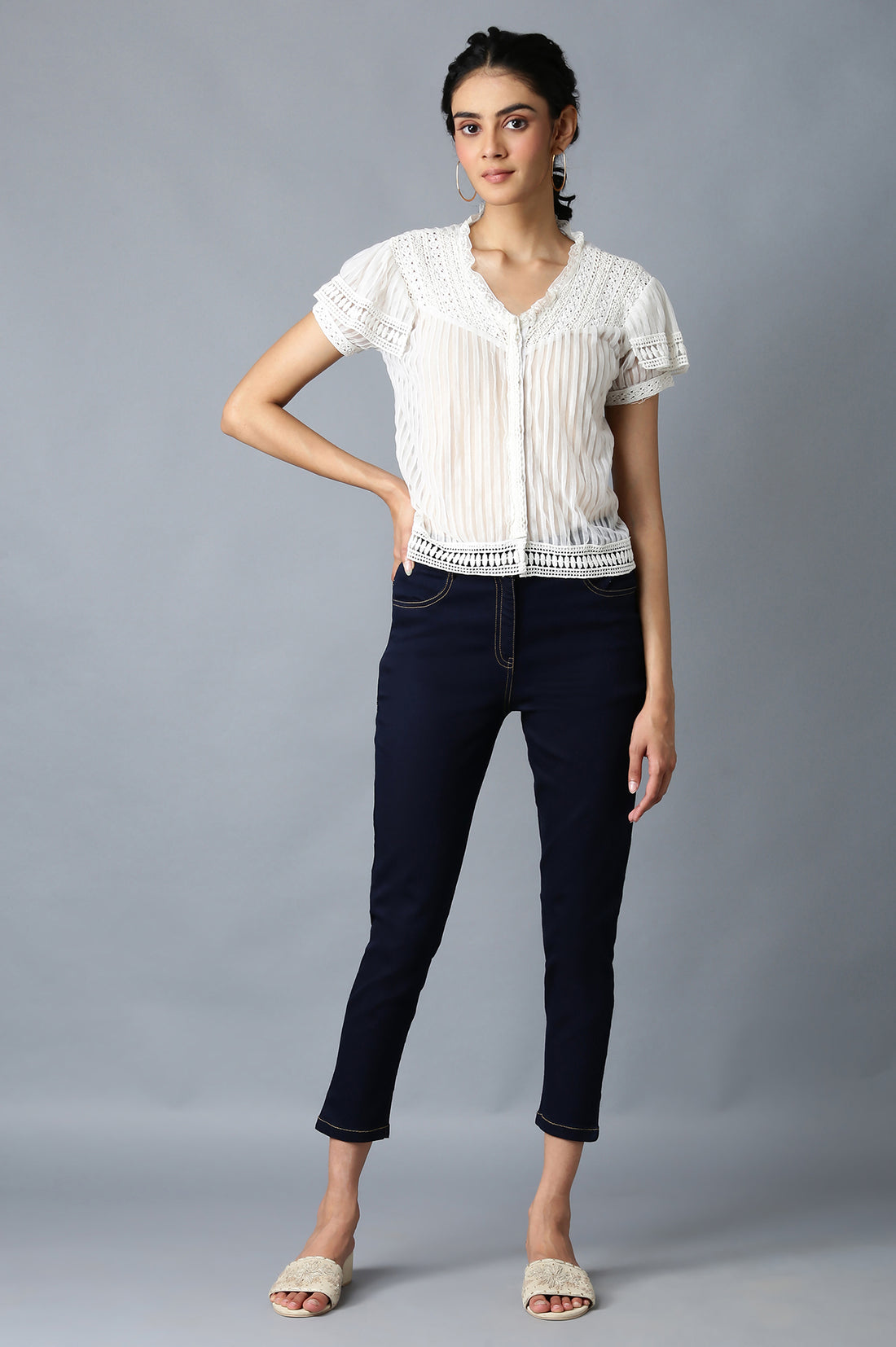 Black Solid Slim Fit Denim Pants With Front Zip