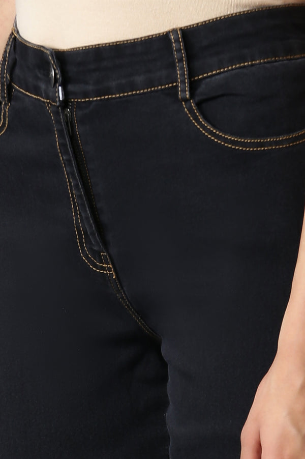 Black Solid Slim Fit Denim Pants With Front Zip