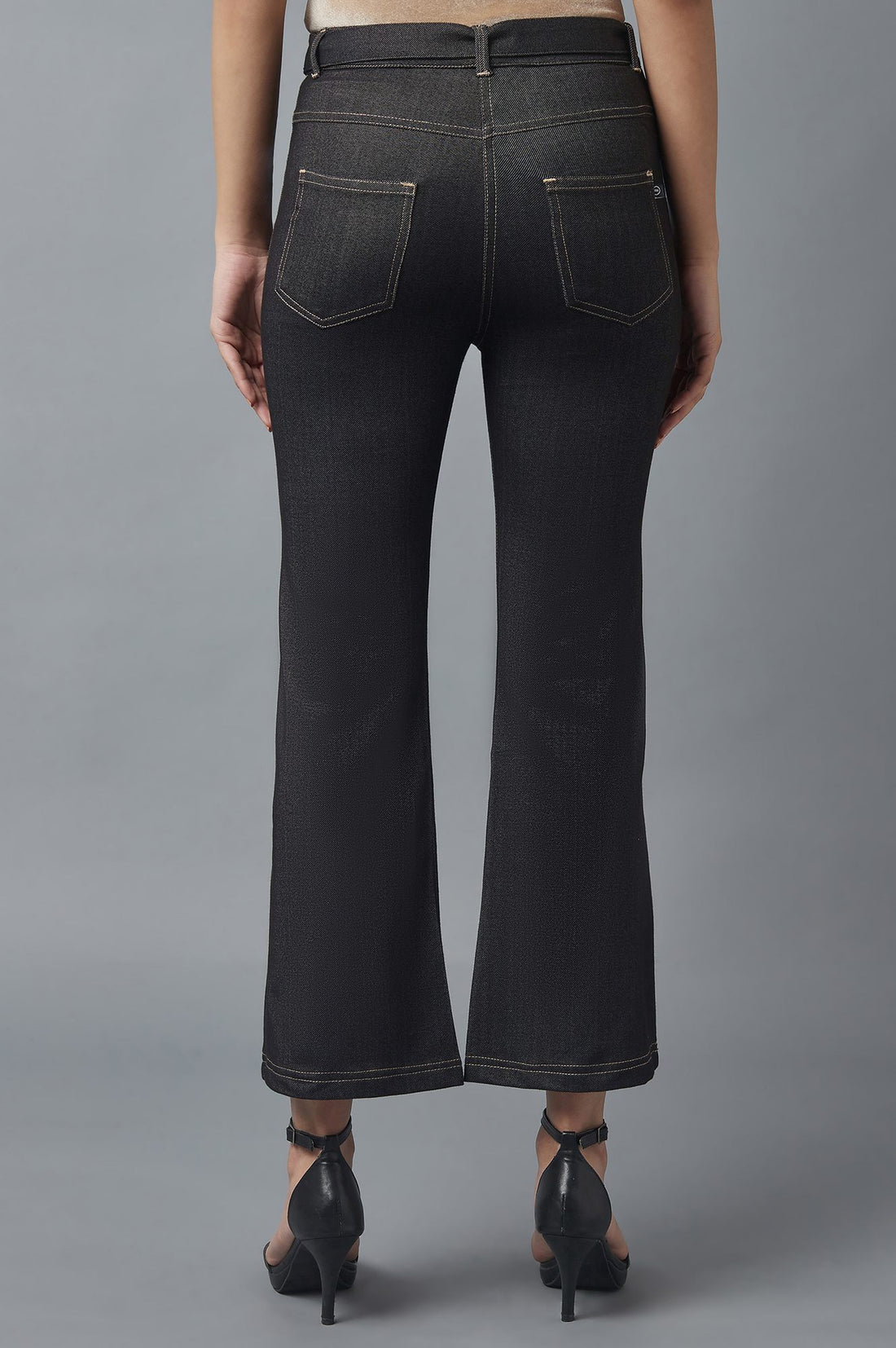 Black Solid Boot Cut Denim Pants With Waist Belt