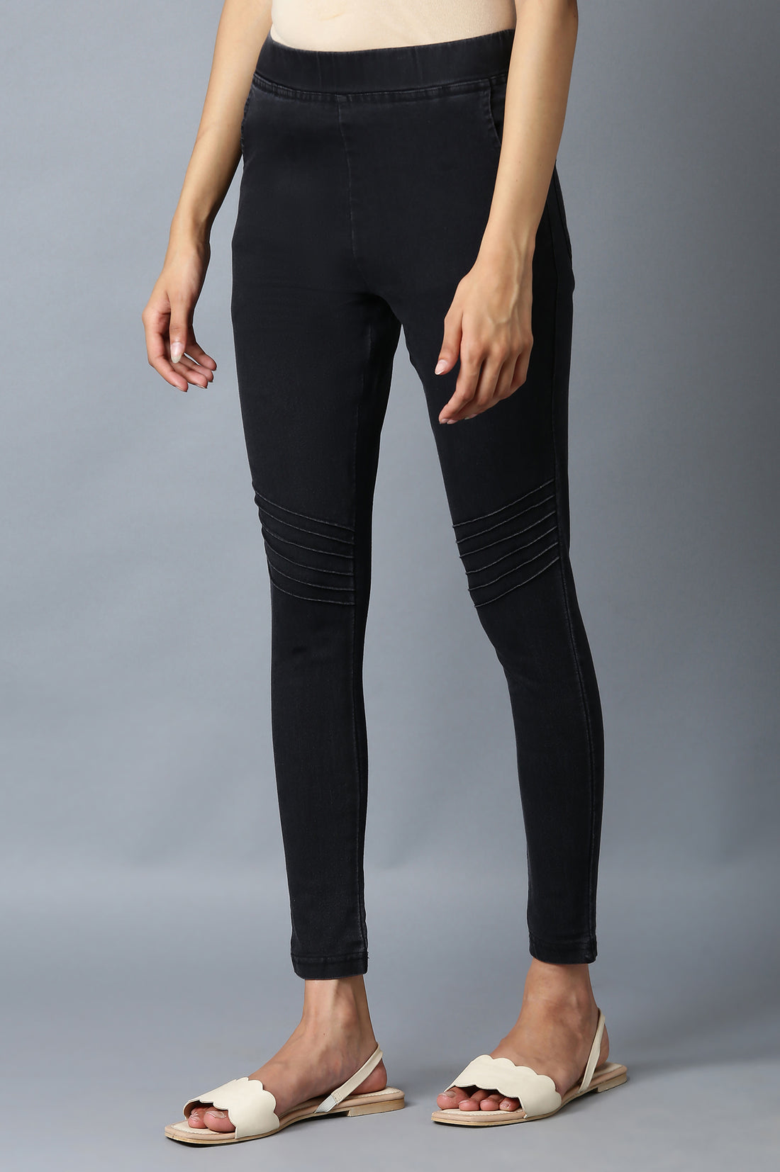 Grey Solid Slim Fit Denim Jeggings With Pintuck Detail