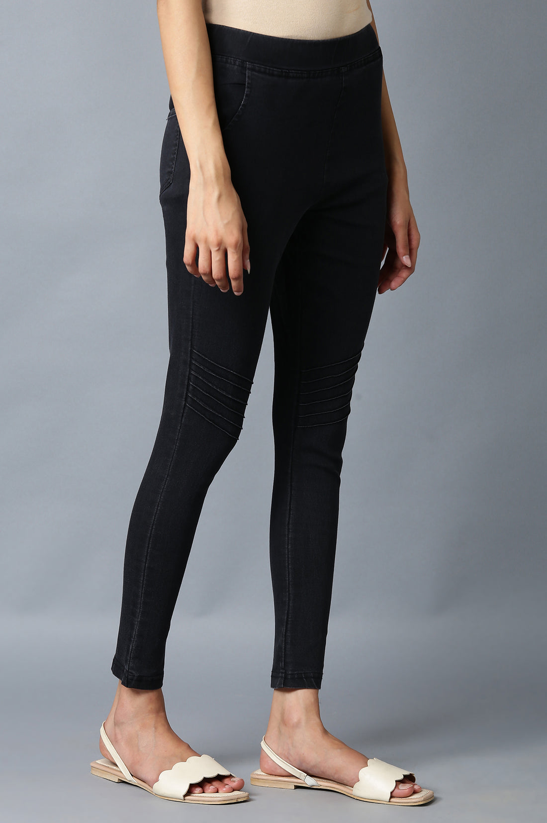 Grey Solid Slim Fit Denim Jeggings With Pintuck Detail