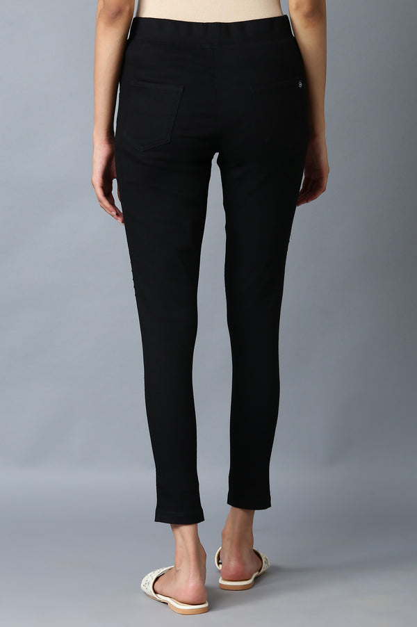 Black Solid Slim Fit Denim Jeggings With Pintuck Detail