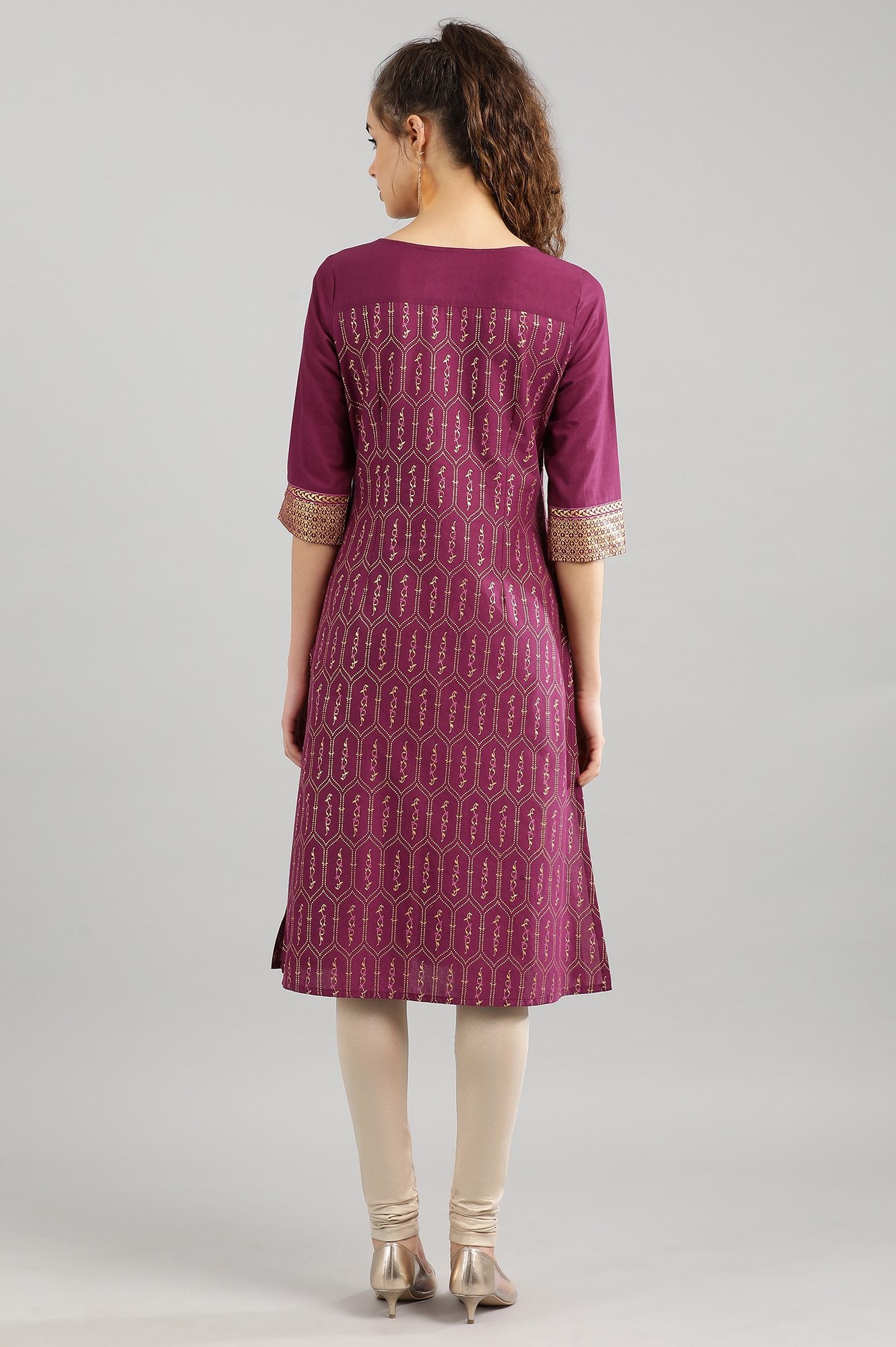 Wine Geometric Print Straight kurta in Round neck