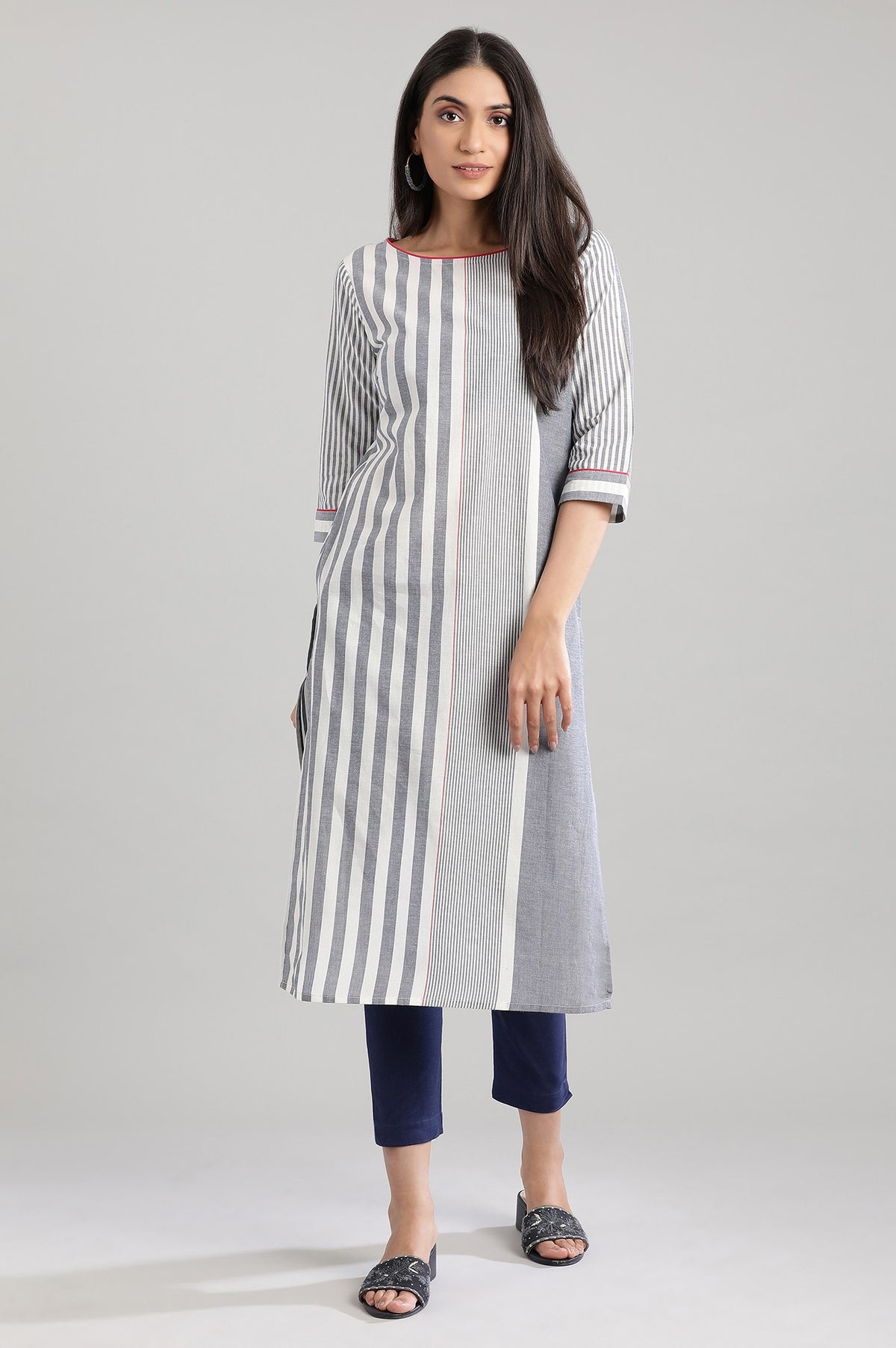 Blue Boat Neck Yarn-Dyed kurta - XS