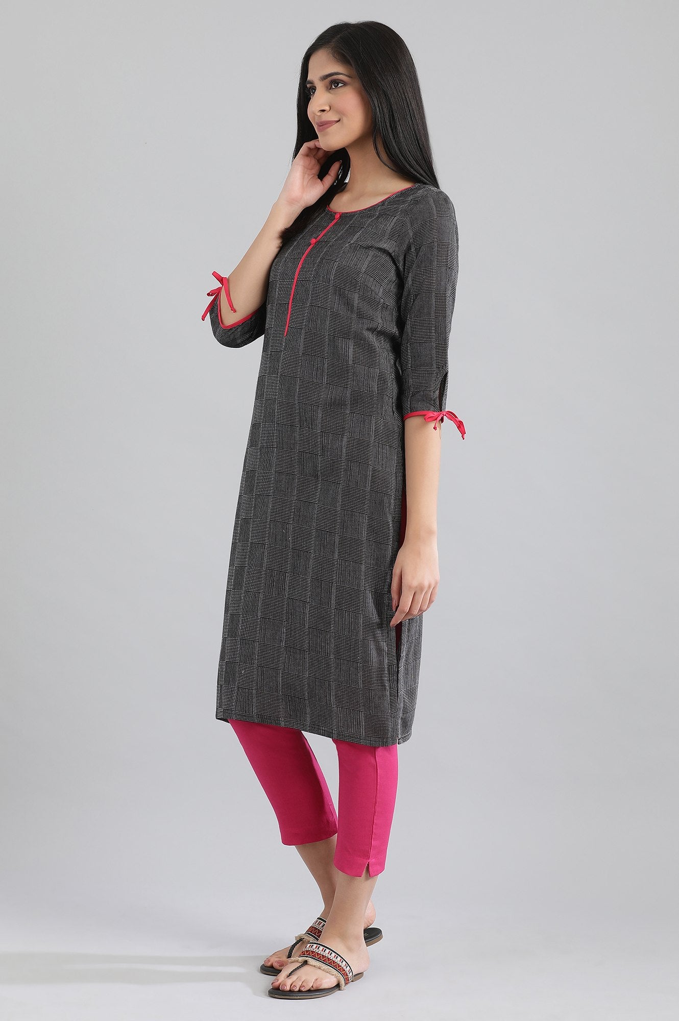 Black Round Neck Yarn-Dyed kurta