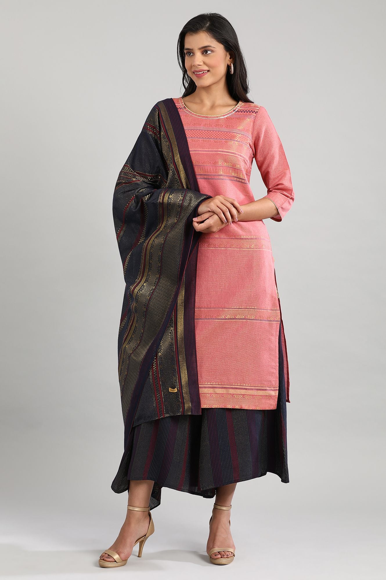 Pink Round Neck Yarn-Dyed kurta