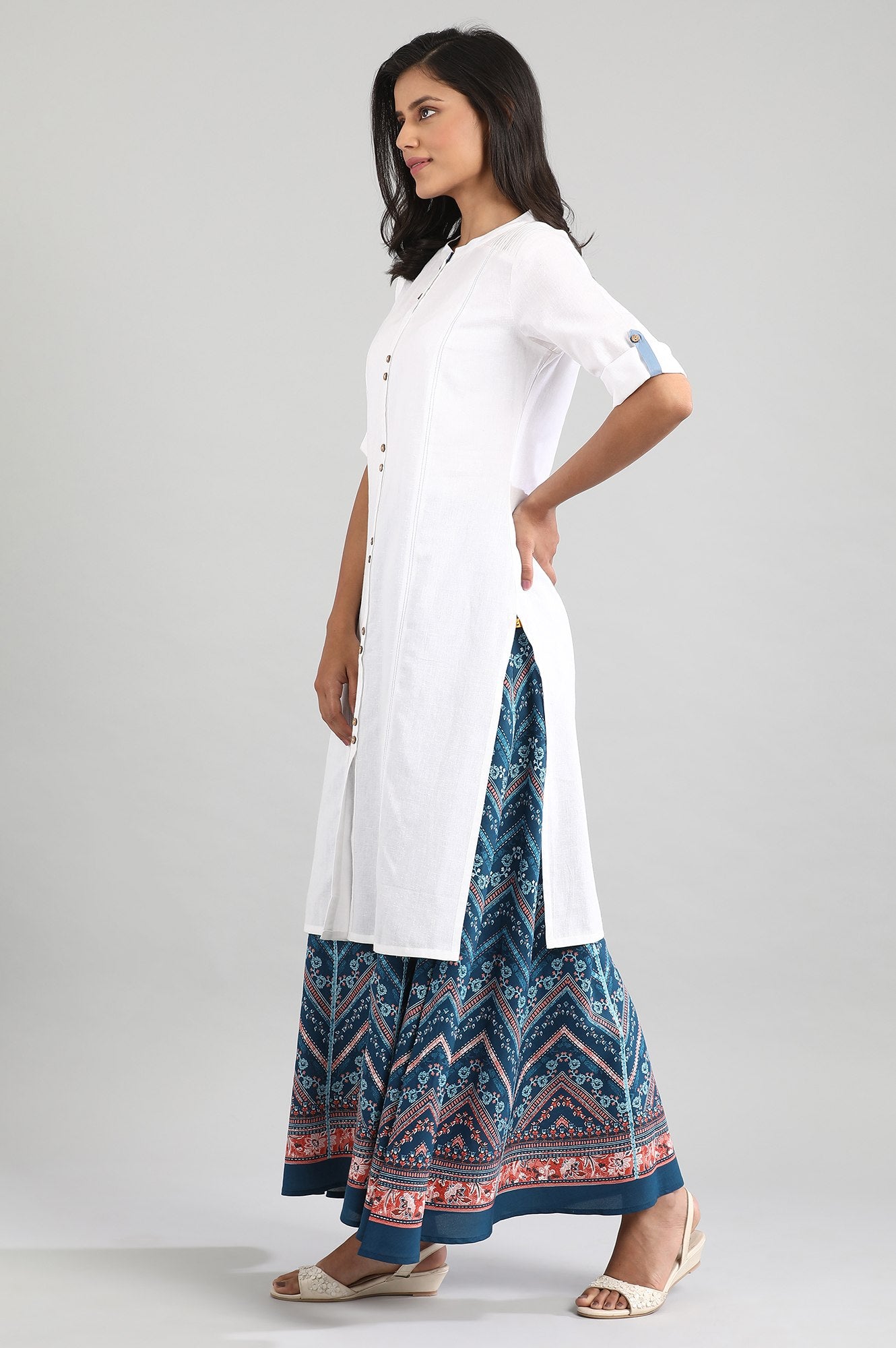 White Mandarin Neck Solid kurta