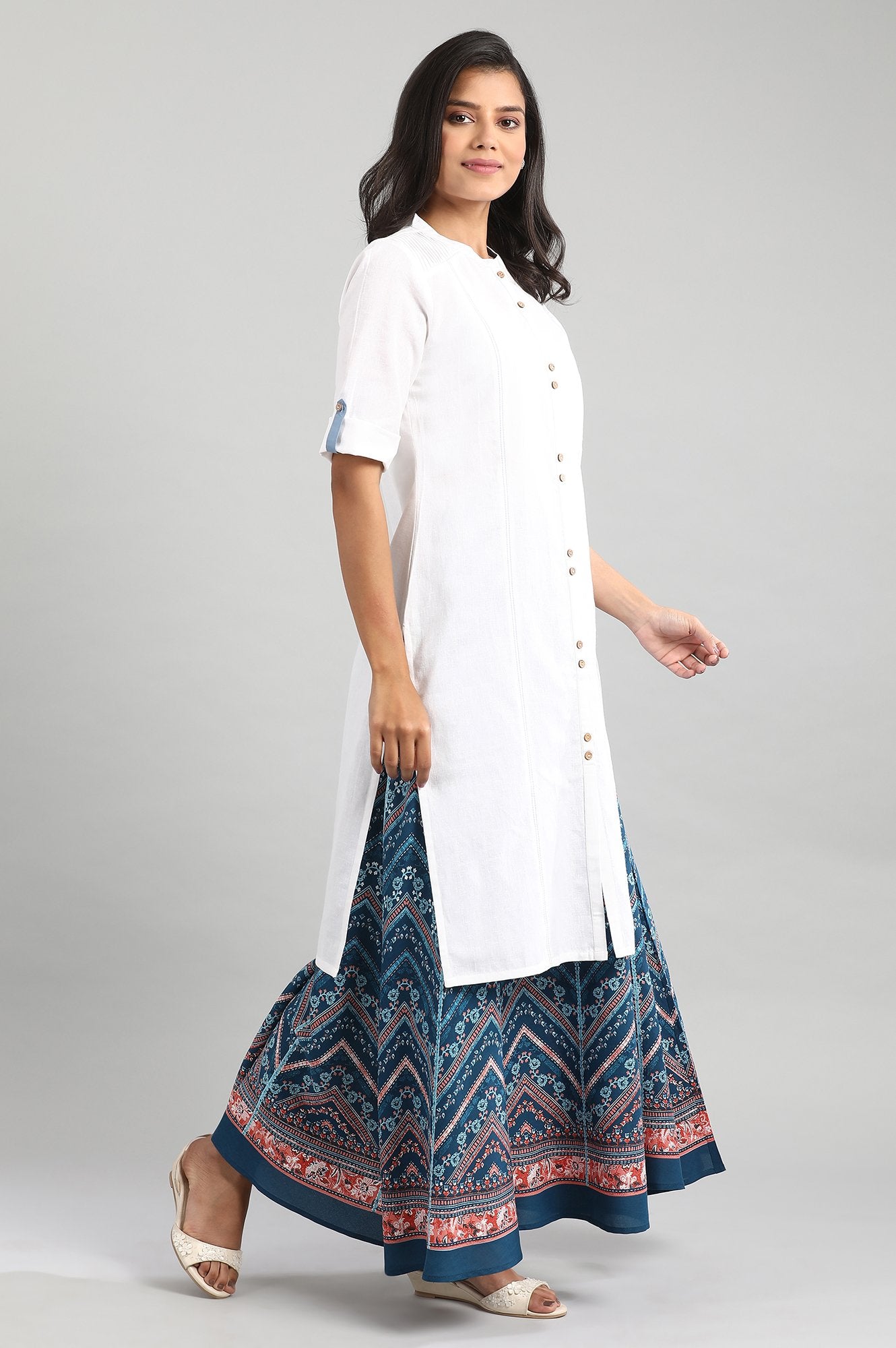 White Mandarin Neck Solid kurta