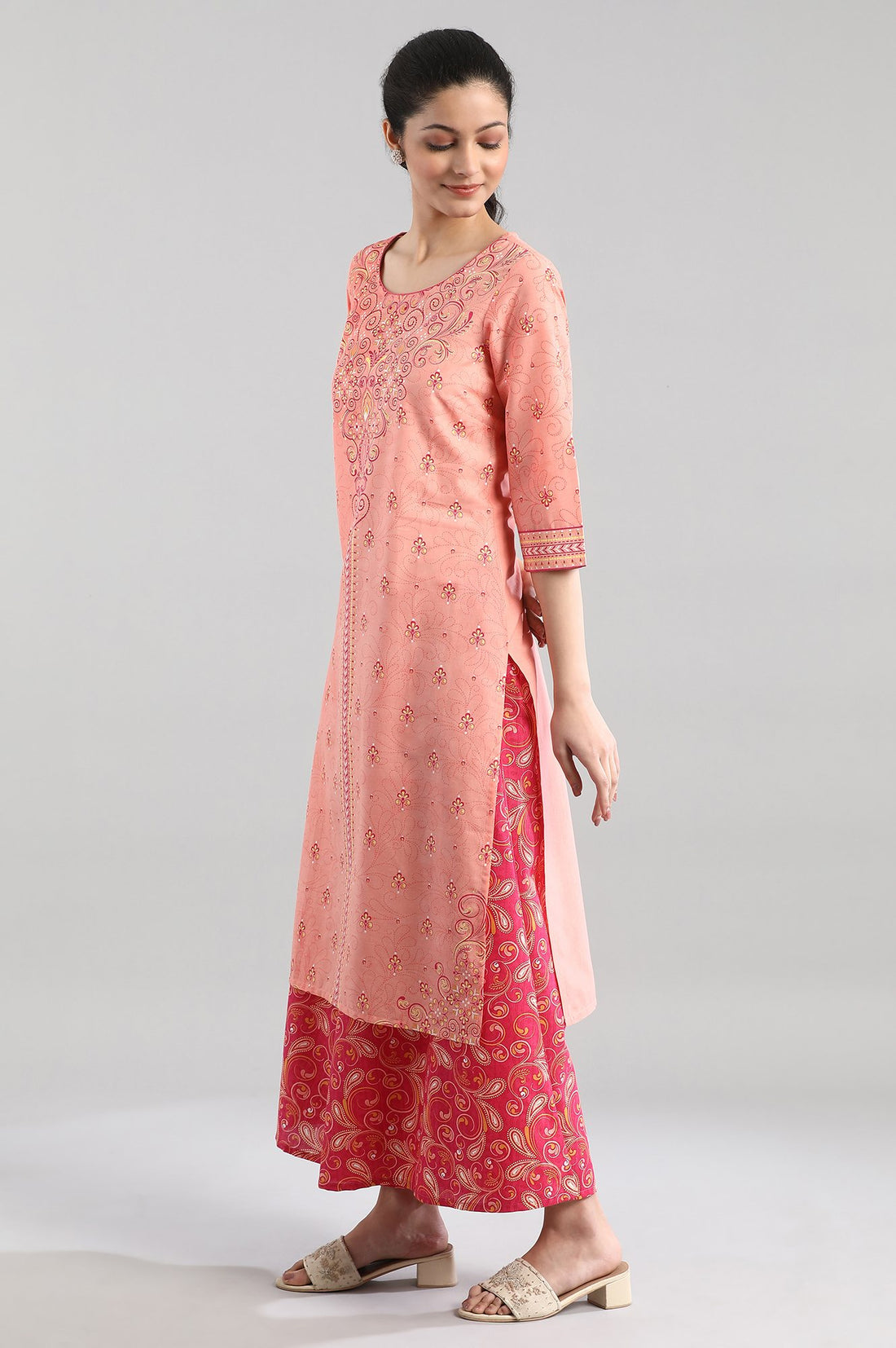 Peach Ethnic Floral Print kurta in Round neck