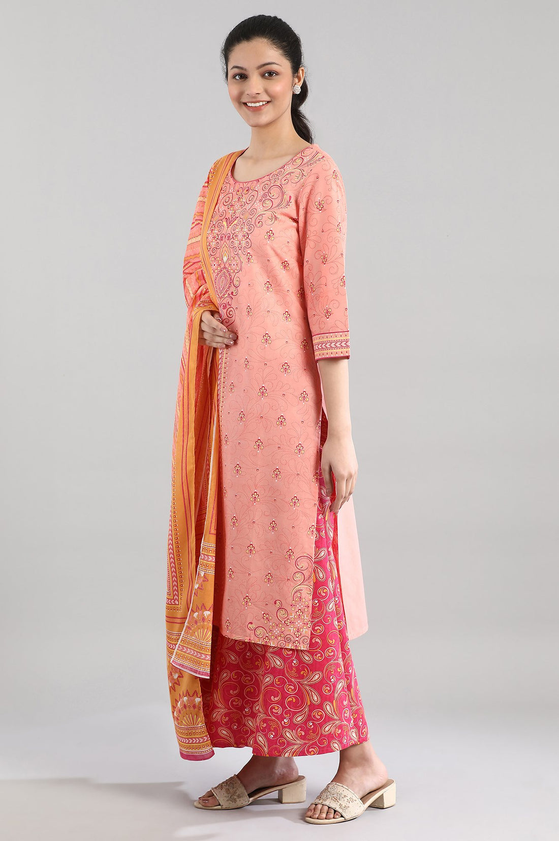 Peach Ethnic Floral Print kurta in Round neck