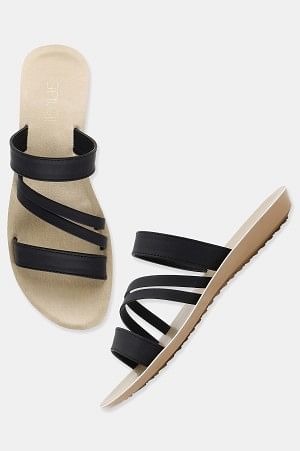 Aurelia Black Solid Almond Toe Flat-Zmacie