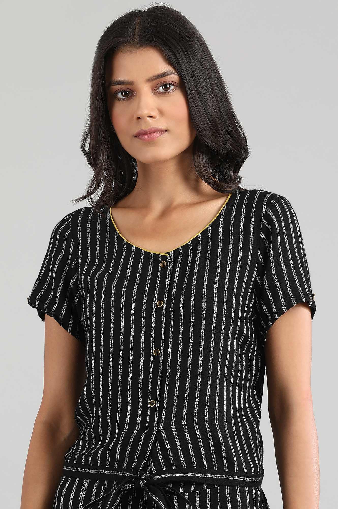 Black Round Neck Yarn-Dyed Top