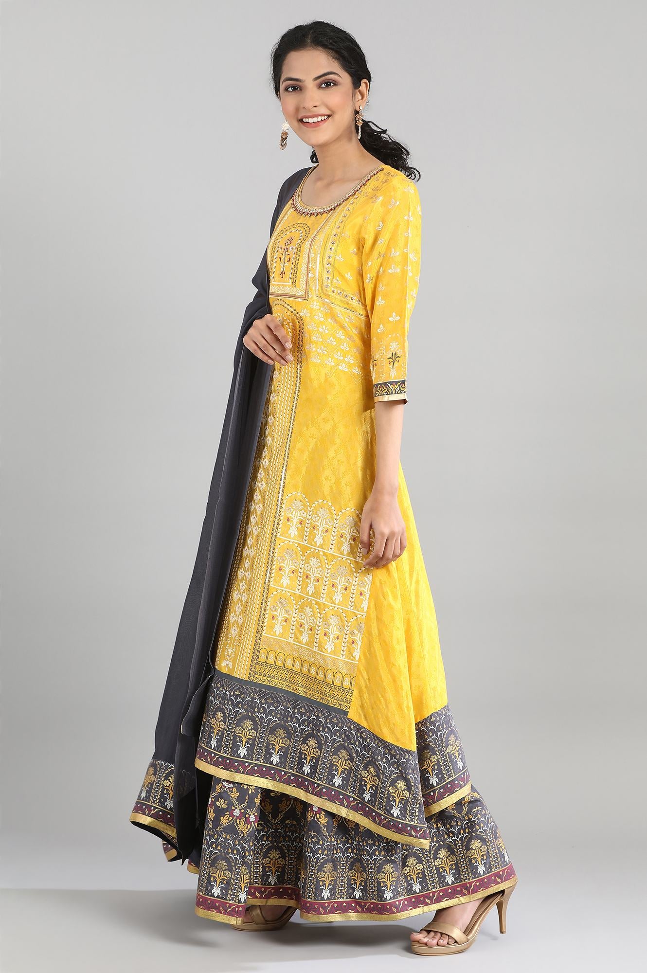 Yellow kurta-Grey Skirt-Drape Set