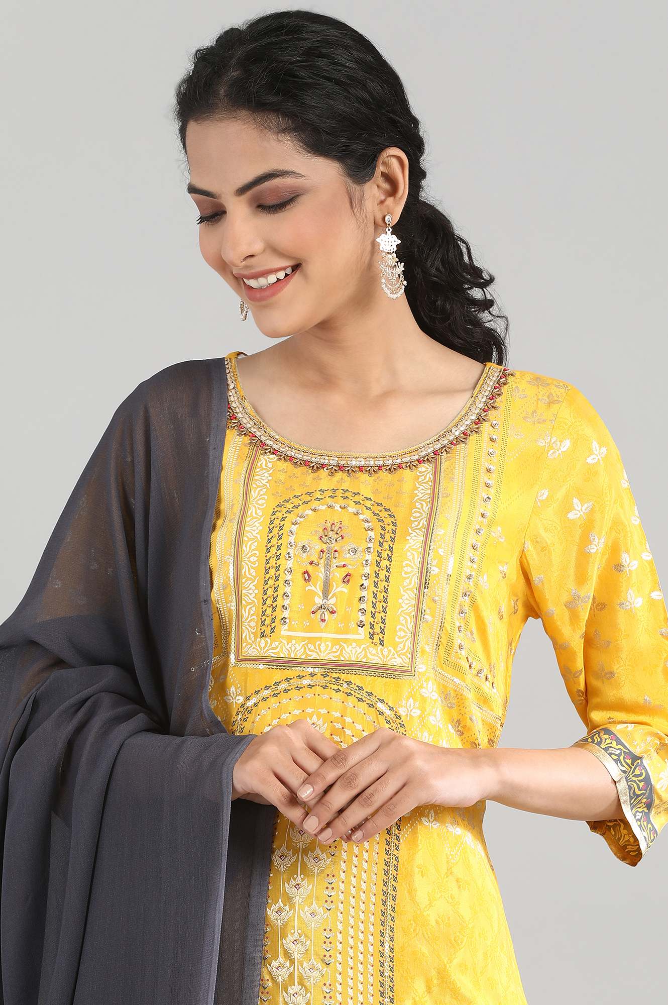 Yellow kurta-Grey Skirt-Drape Set