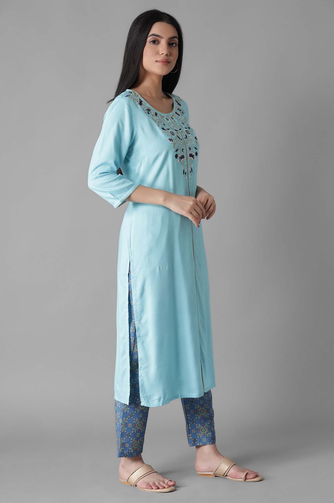 Blue Embroidered Solid kurta Trousers Set