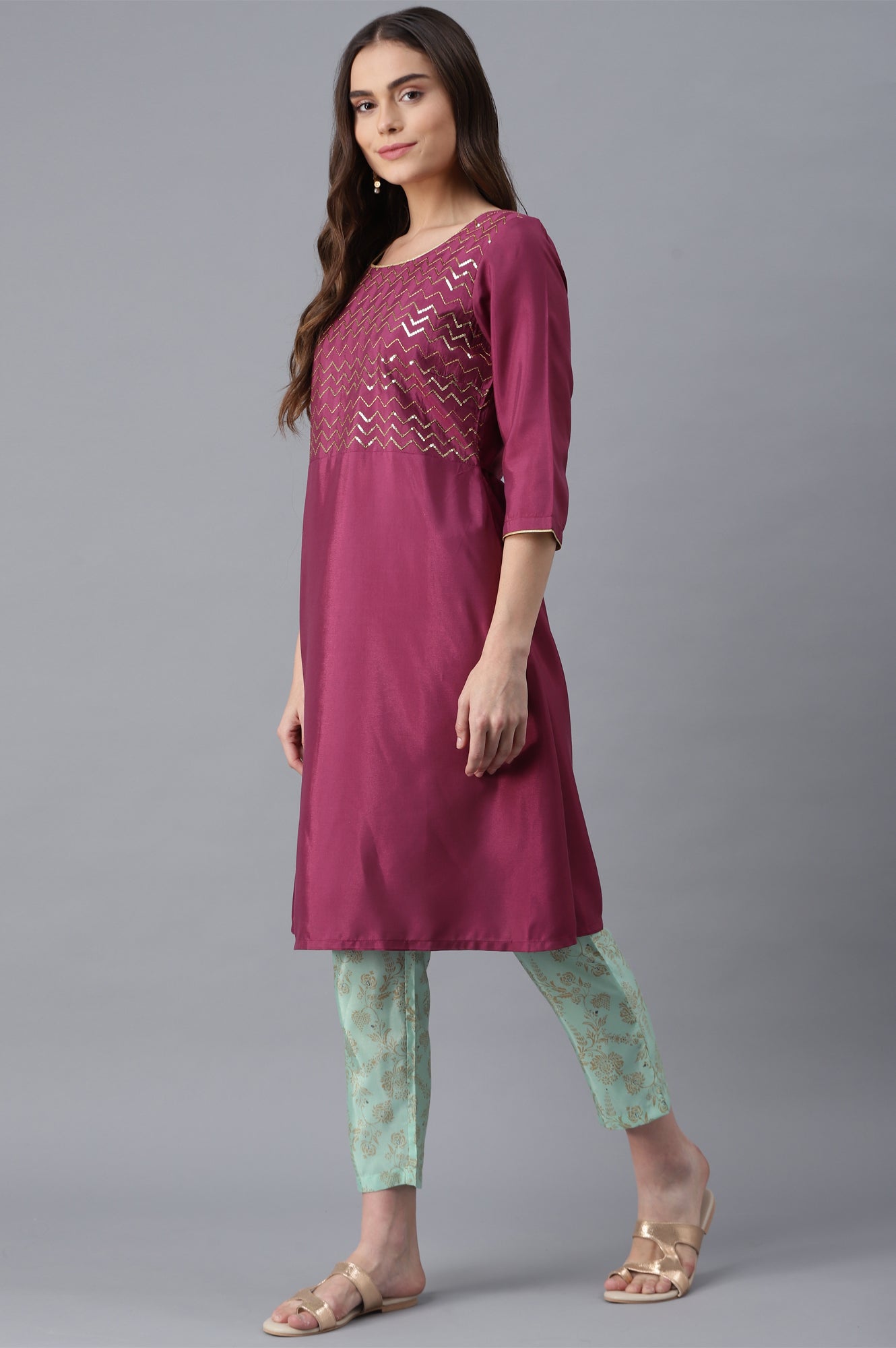 Purple Embroidered kurta-Green Trousers Set