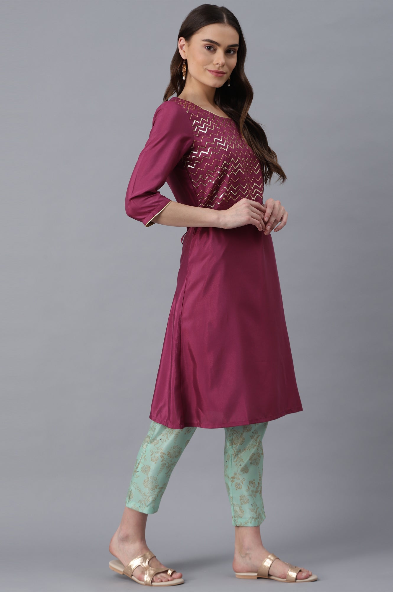 Purple Embroidered kurta-Green Trousers Set