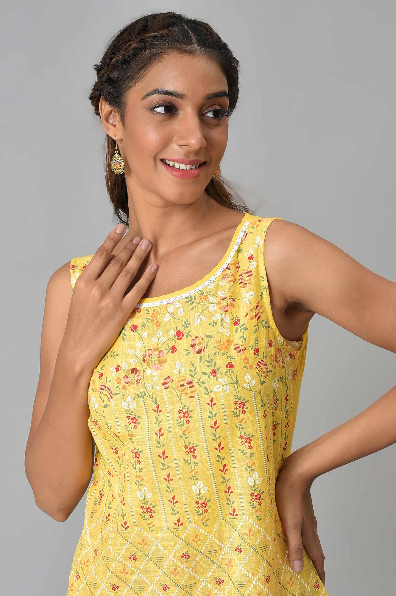 Yellow Cotton Sleeveless Printed kurta