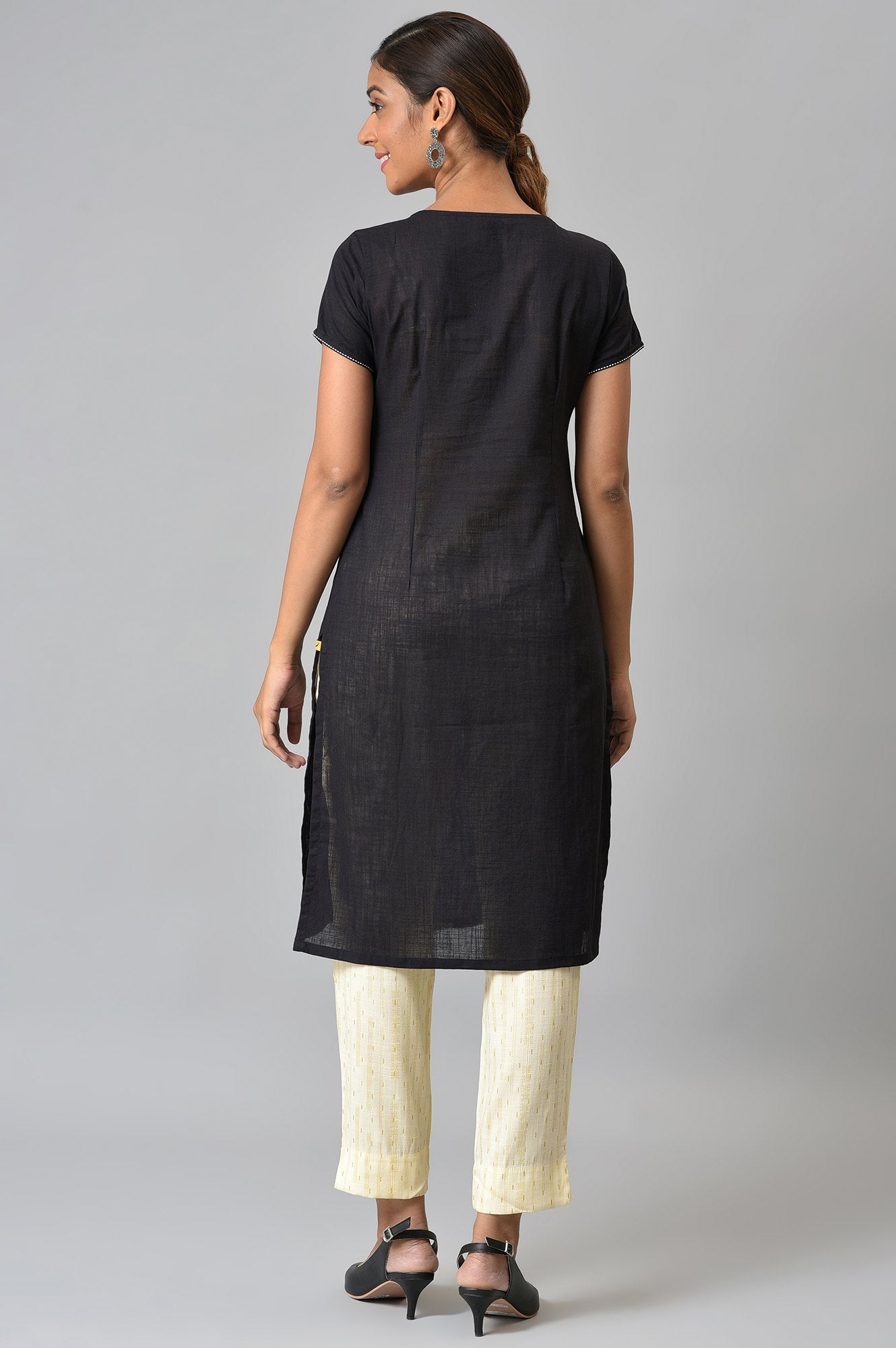 Black Embroidered Ethnic kurta