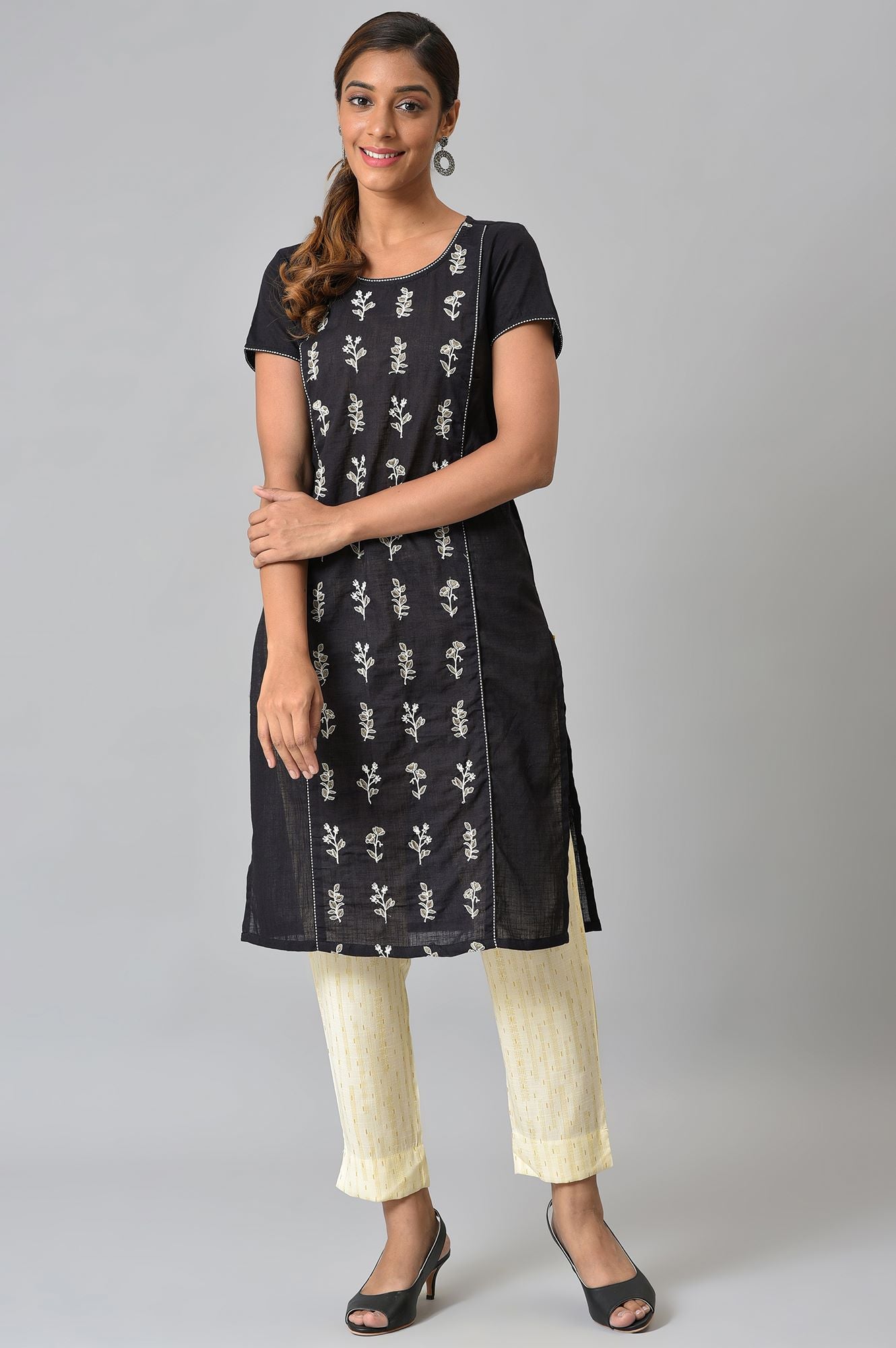 Black Embroidered Ethnic kurta