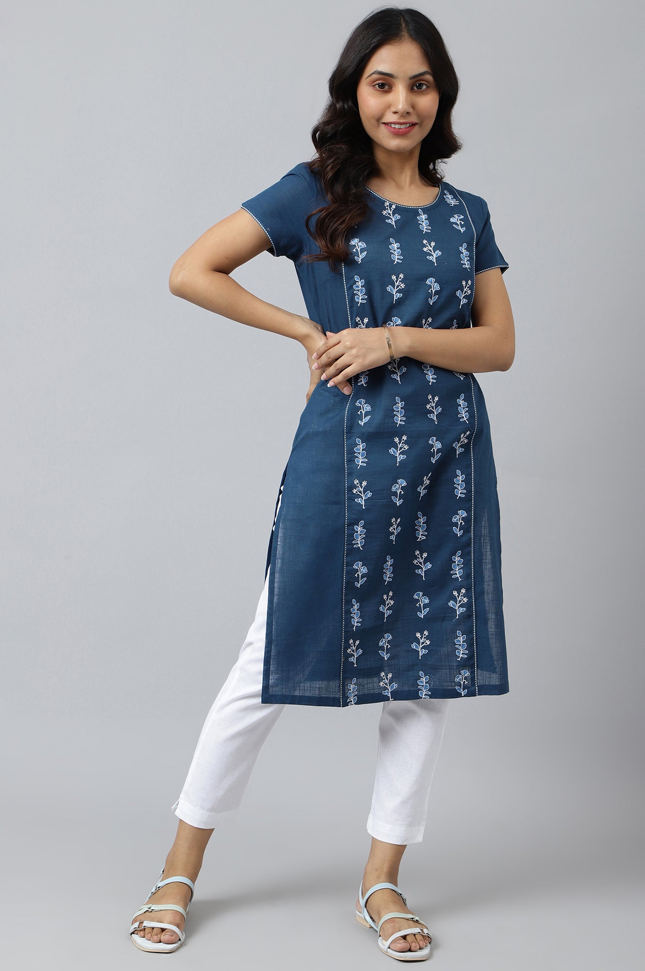 Navy Blue Embroidered Ethnic kurta