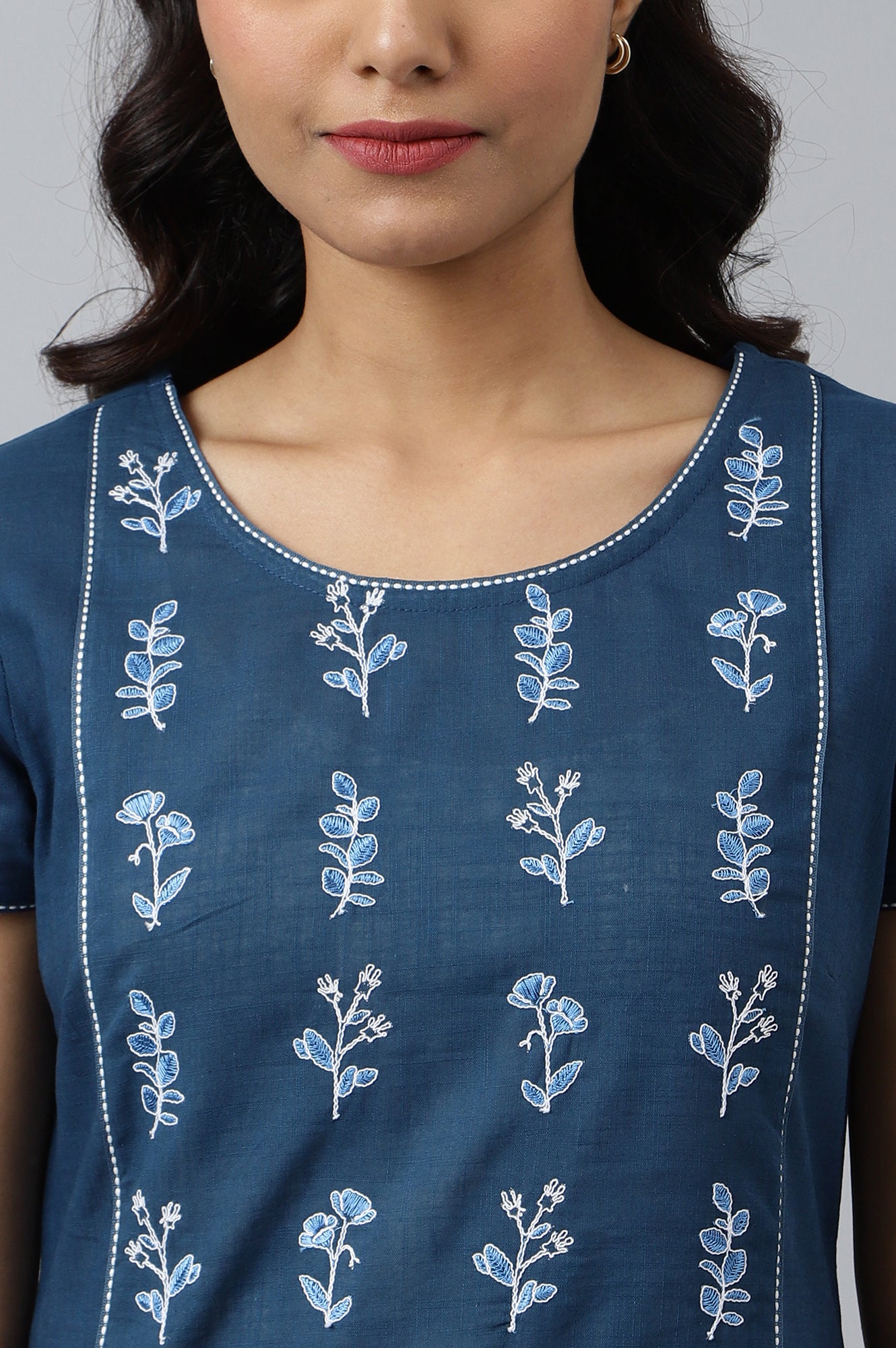 Navy Blue Embroidered Ethnic kurta