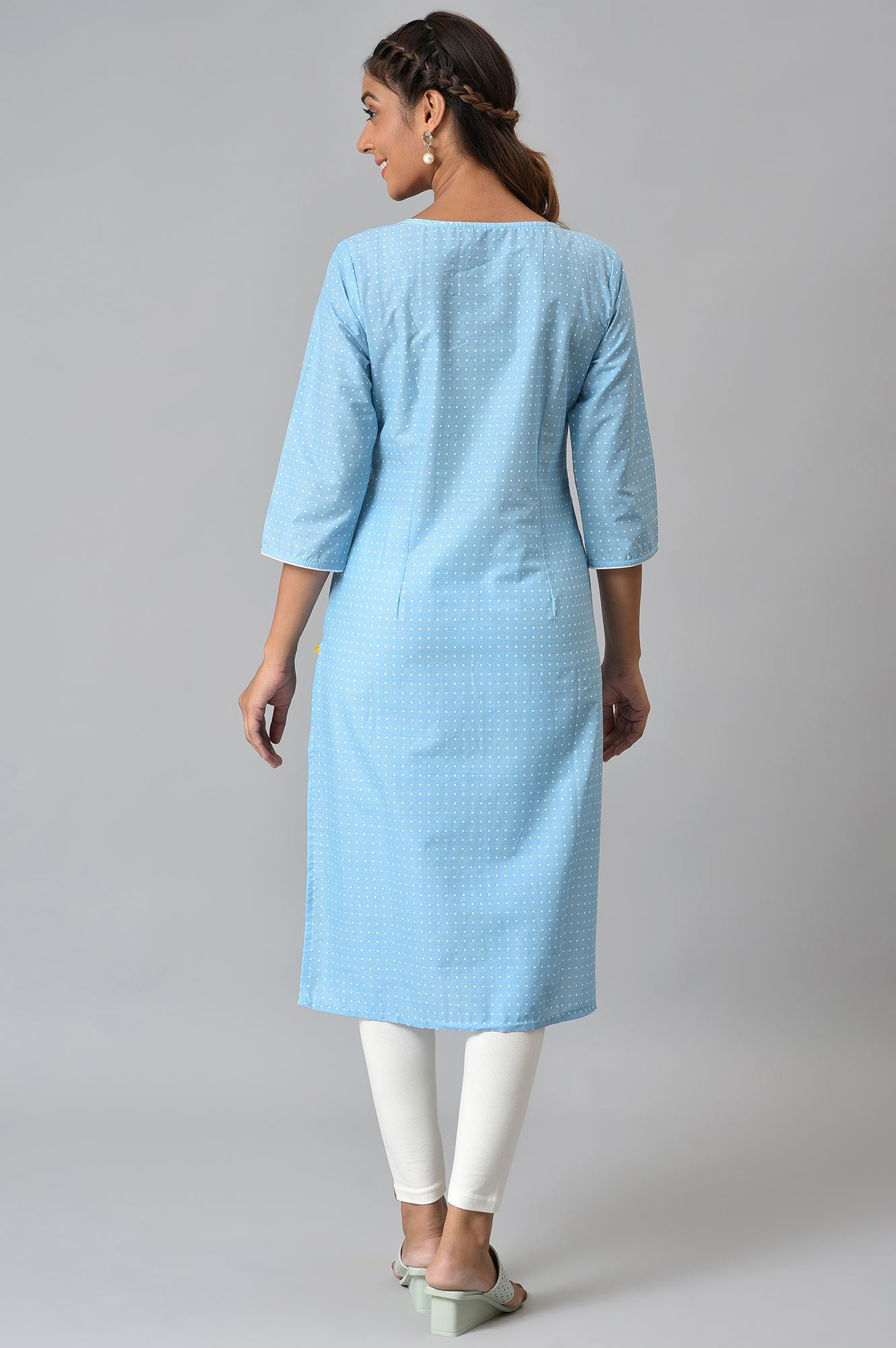 Blue Embroidered Round Neck Ethnic kurta