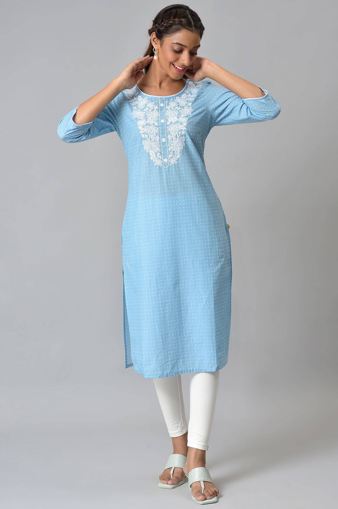 Blue Embroidered Round Neck Ethnic kurta