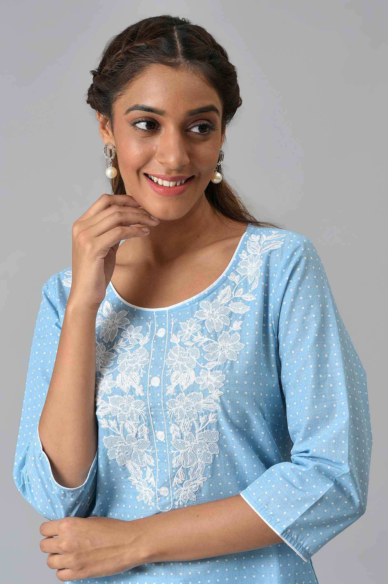 Blue Embroidered Round Neck Ethnic kurta